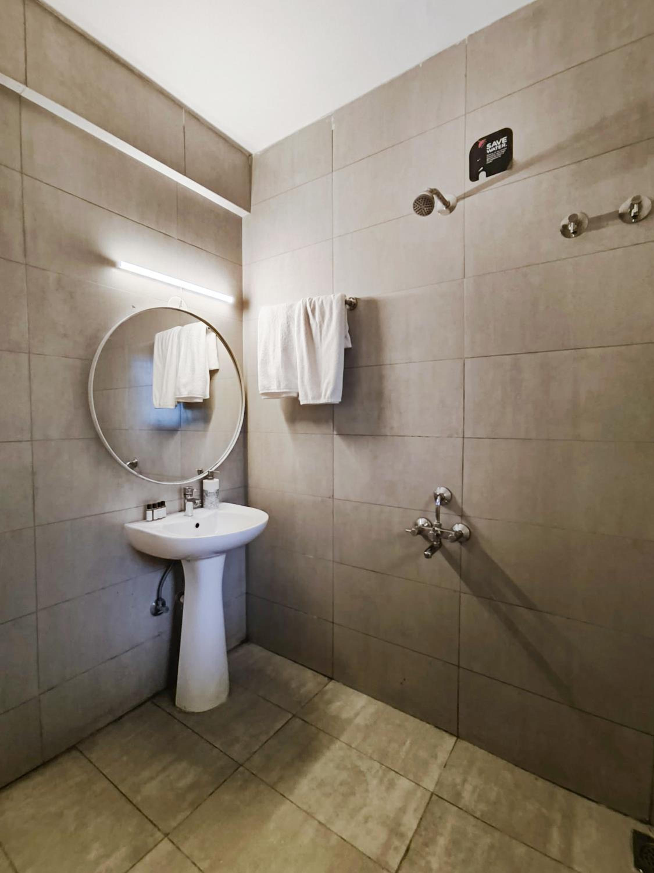 One-Bedroom Apartment - Photo 5