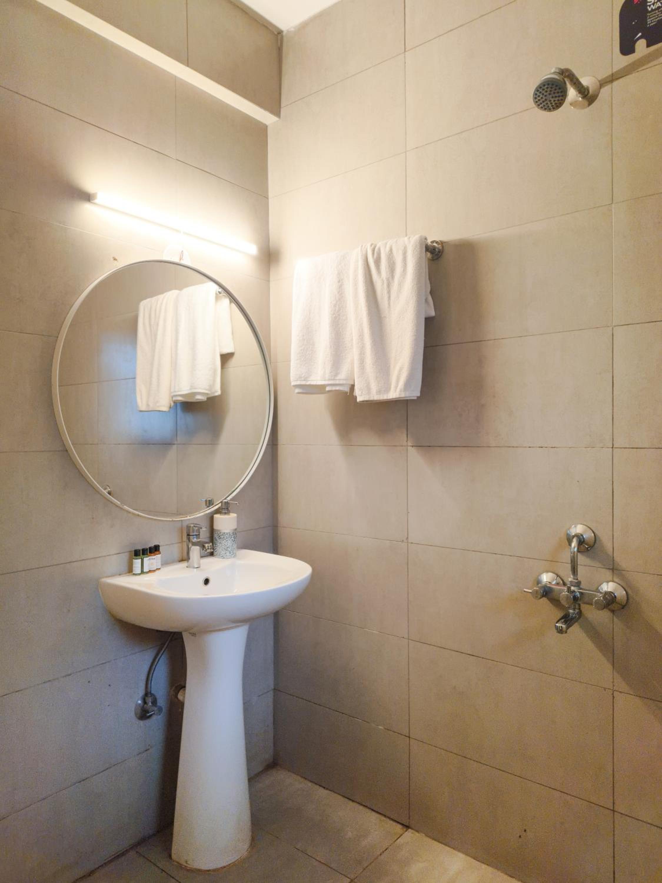 One-Bedroom Apartment - Photo 3