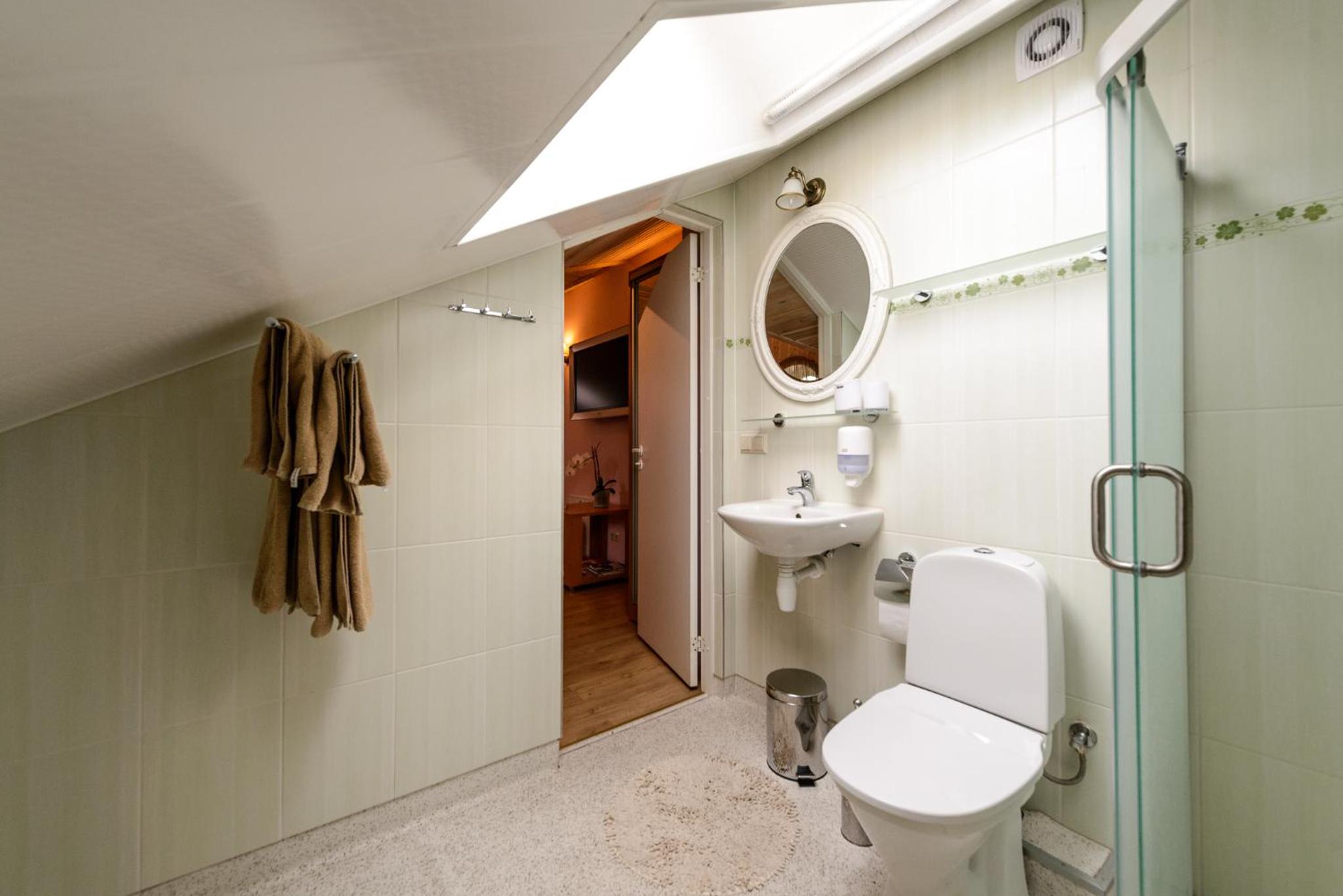 Double or Twin Room - Photo 4