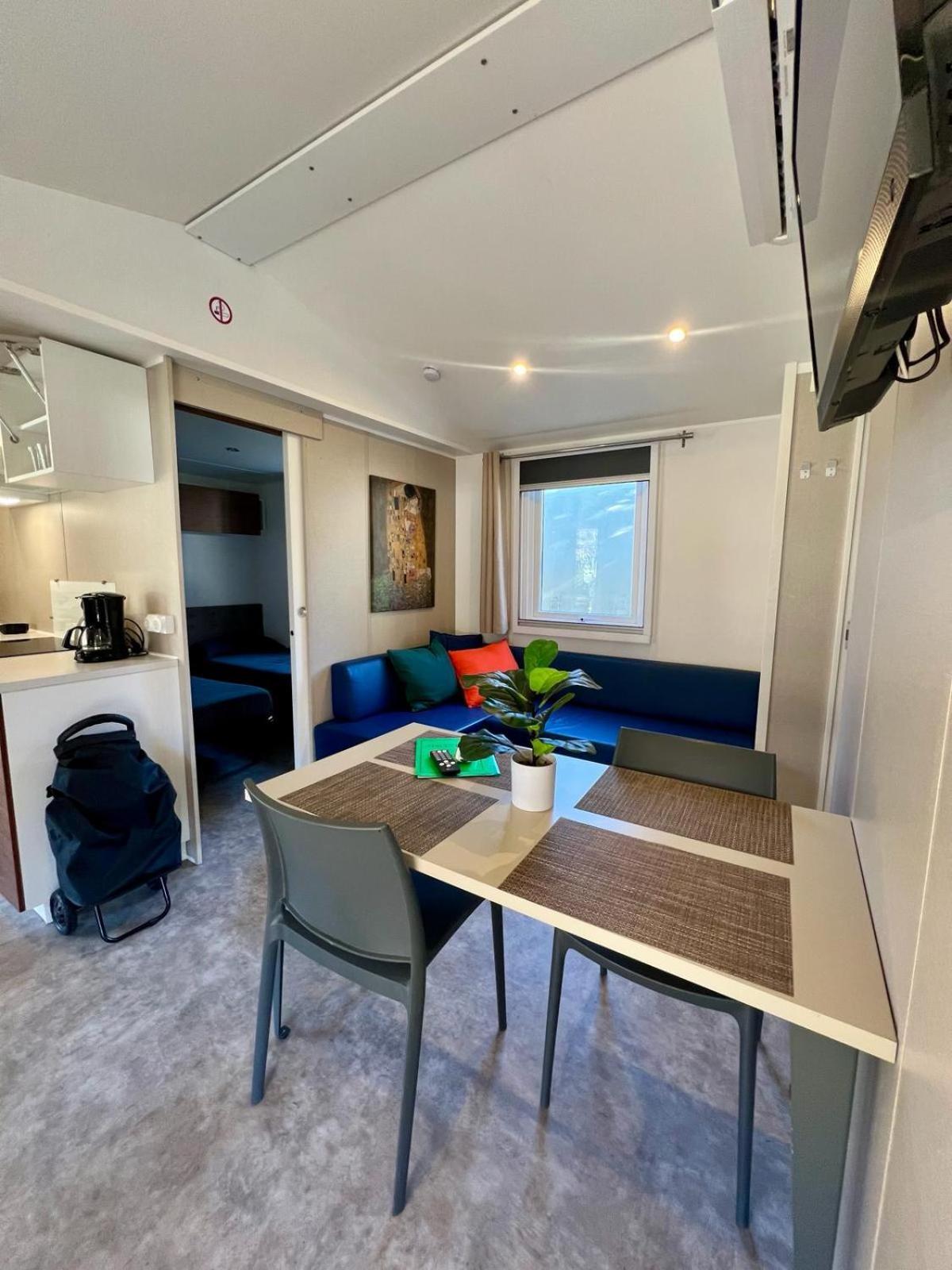 Mobile Home photo 1