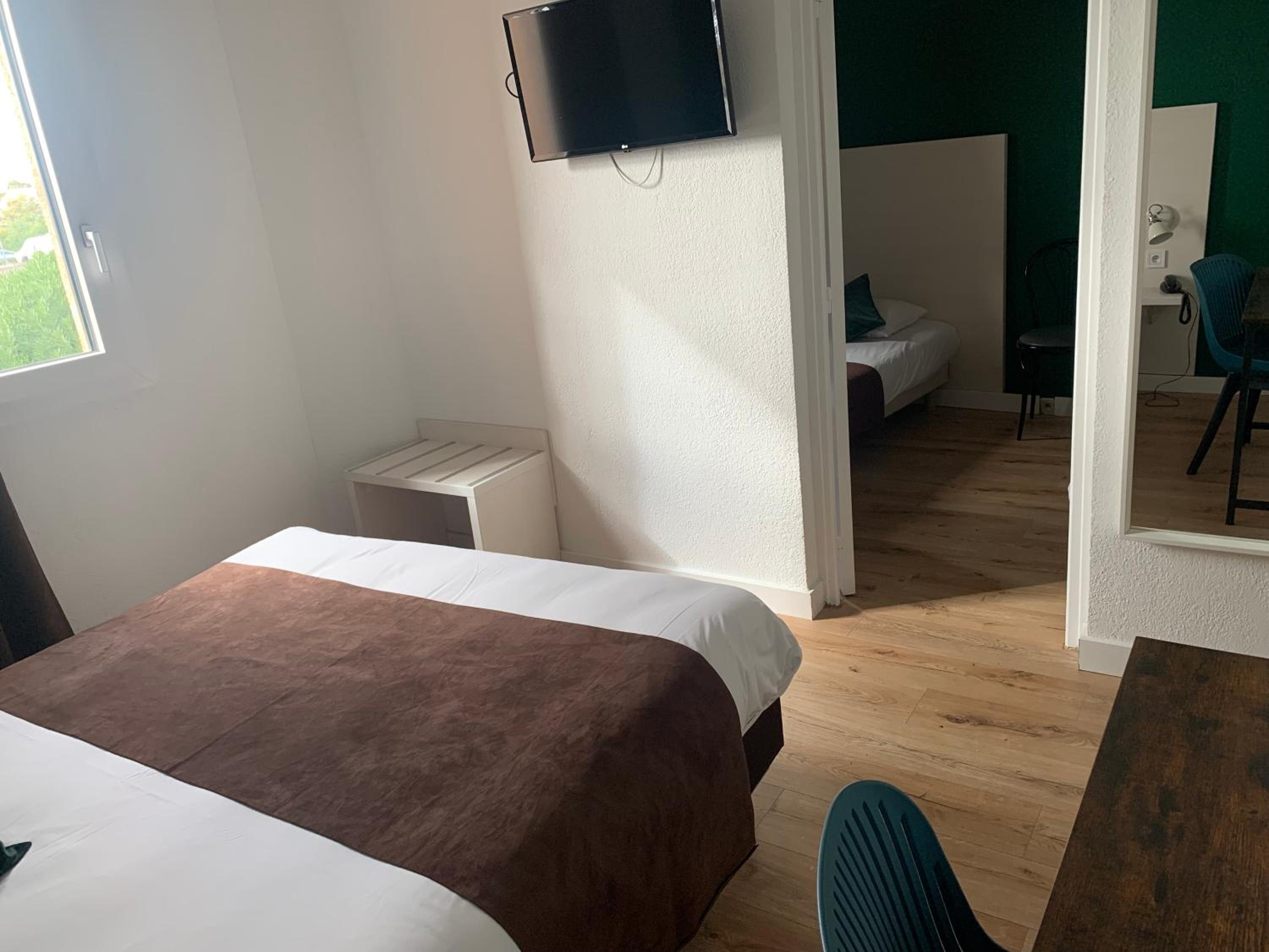 Quadruple Room - Photo 1