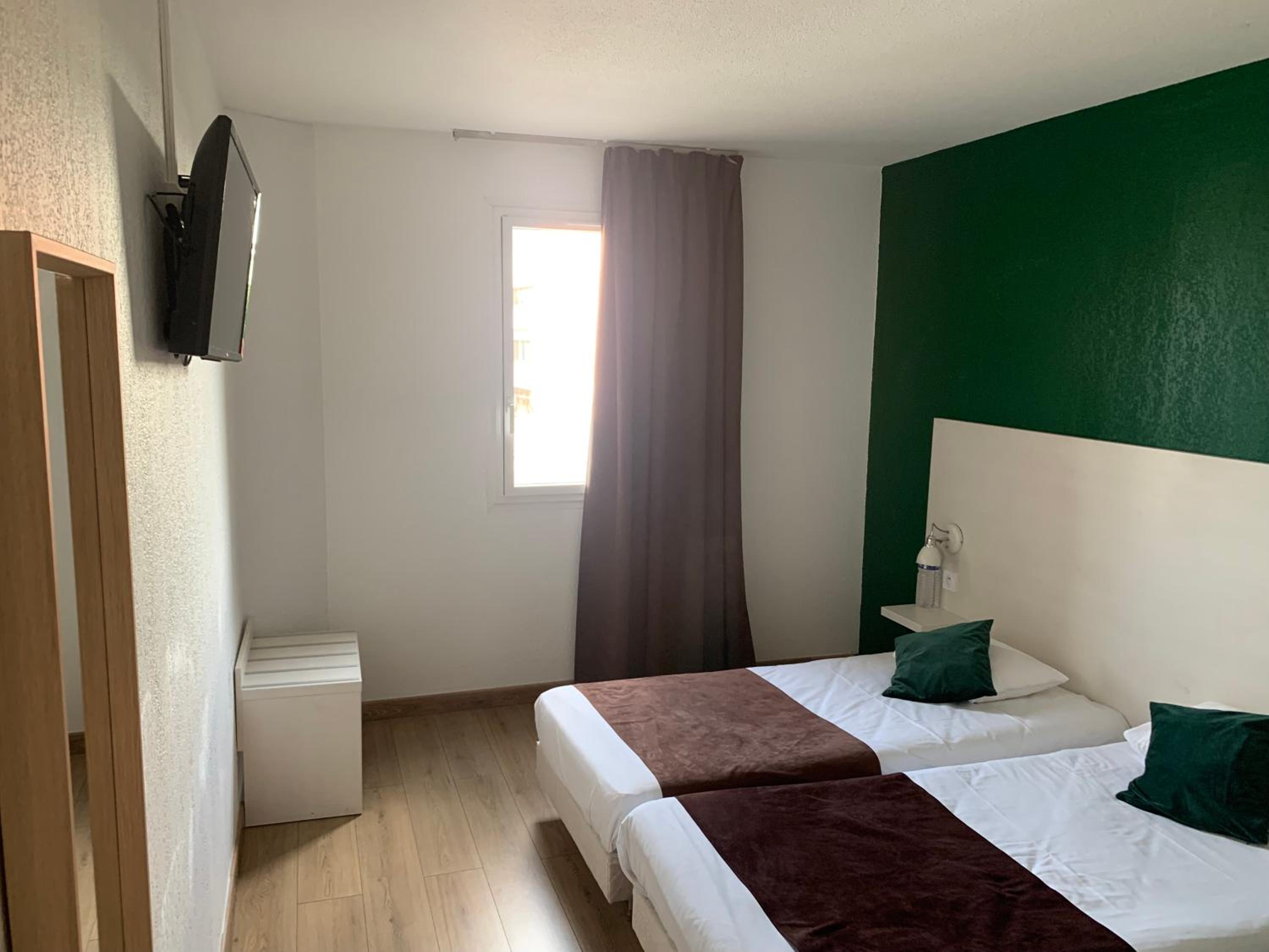 Twin Room - Photo 1