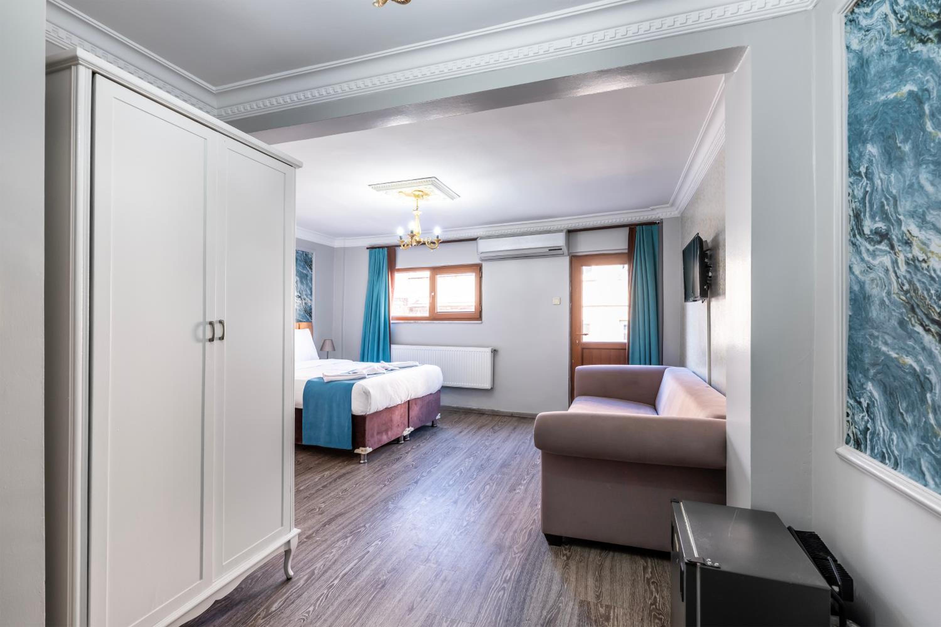 Family Suite With Balcony photo 1
