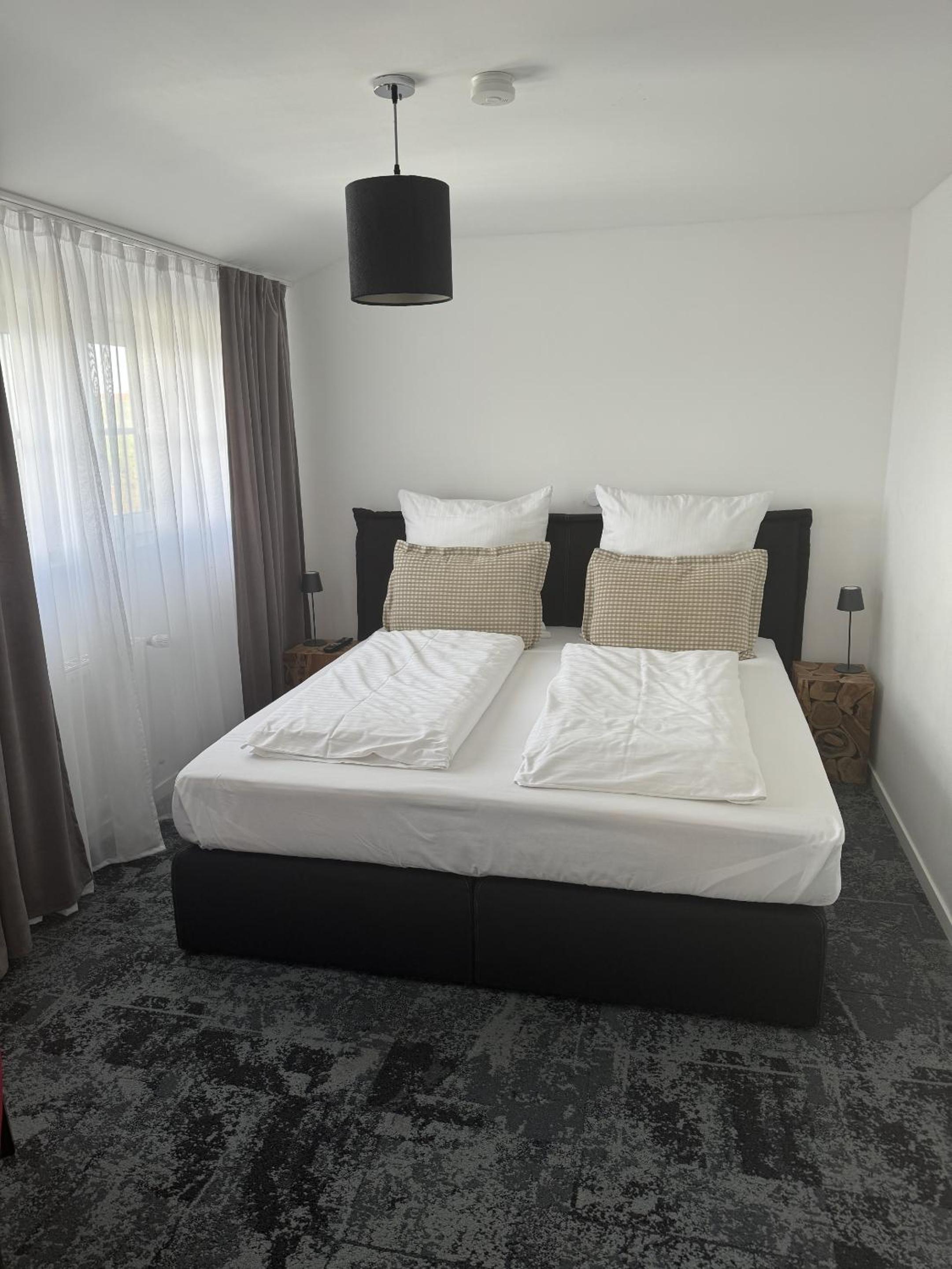 Large Double Room photo 1