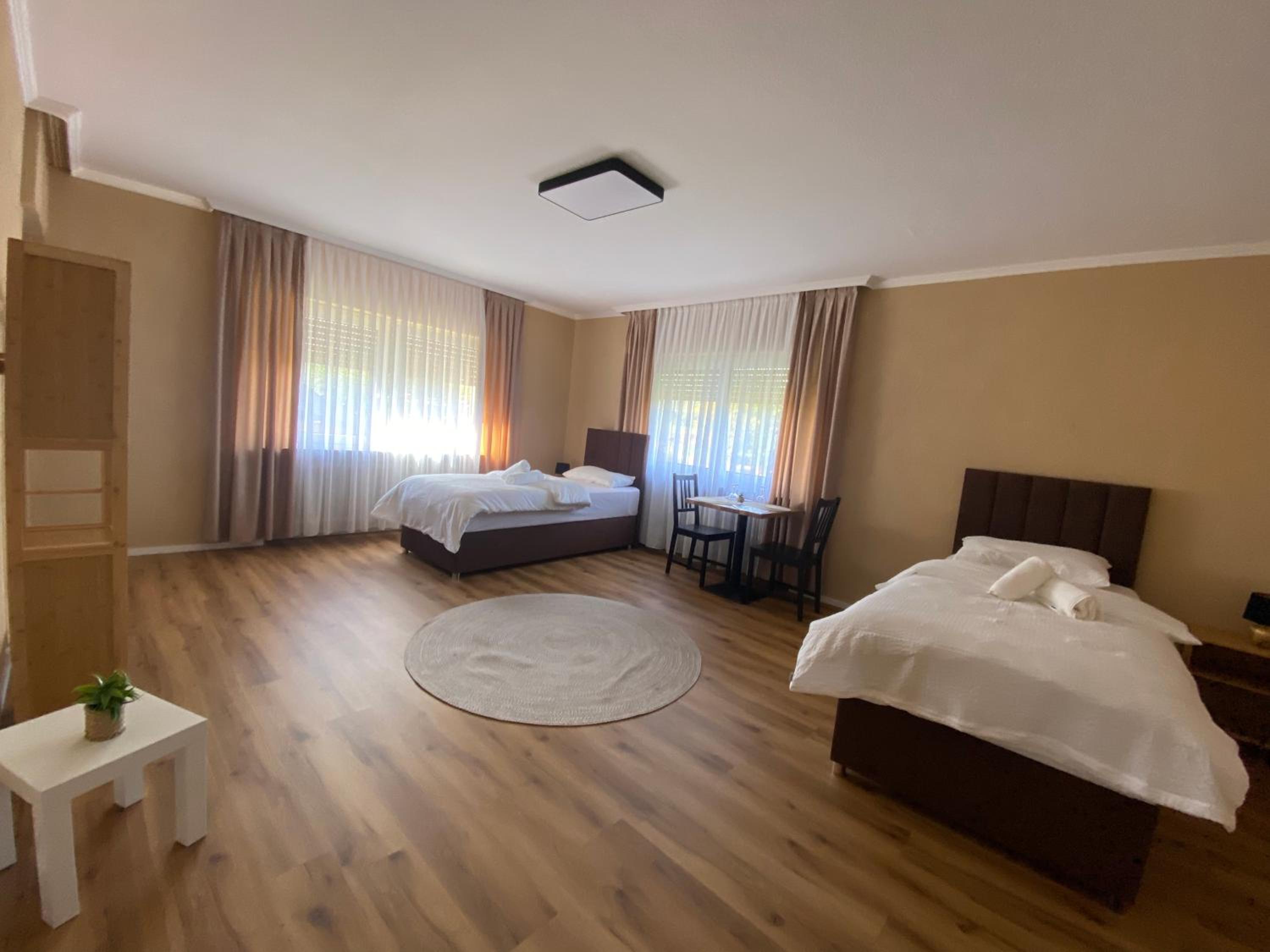 Large Double Room photo 2