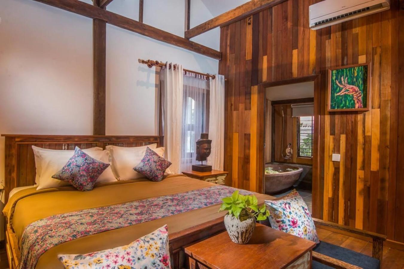 Luxurious 6 Bedroom Villa with Swimming Pool