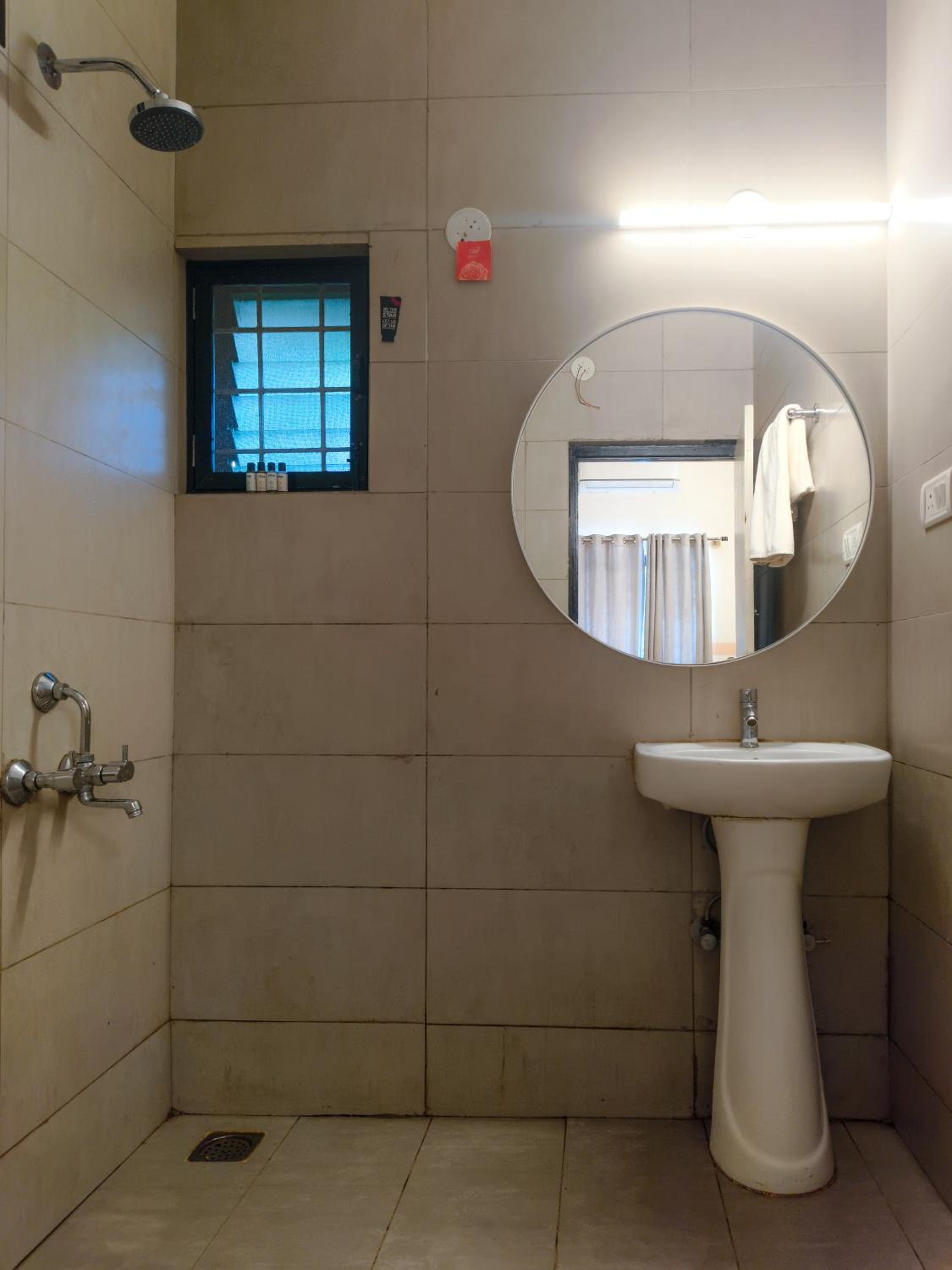 Standard Double Room - Photo 2