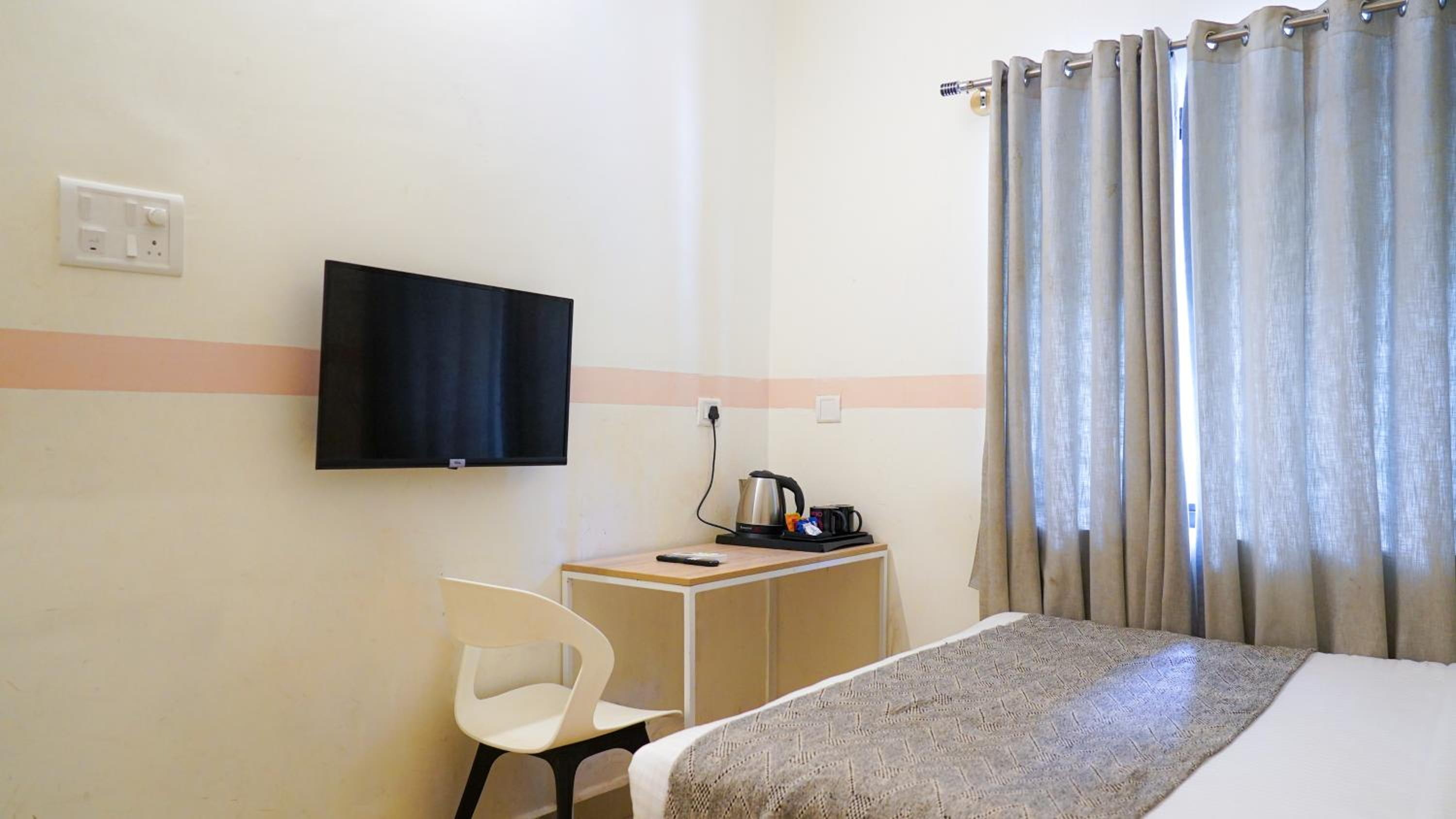 Standard Double Room - Photo 5