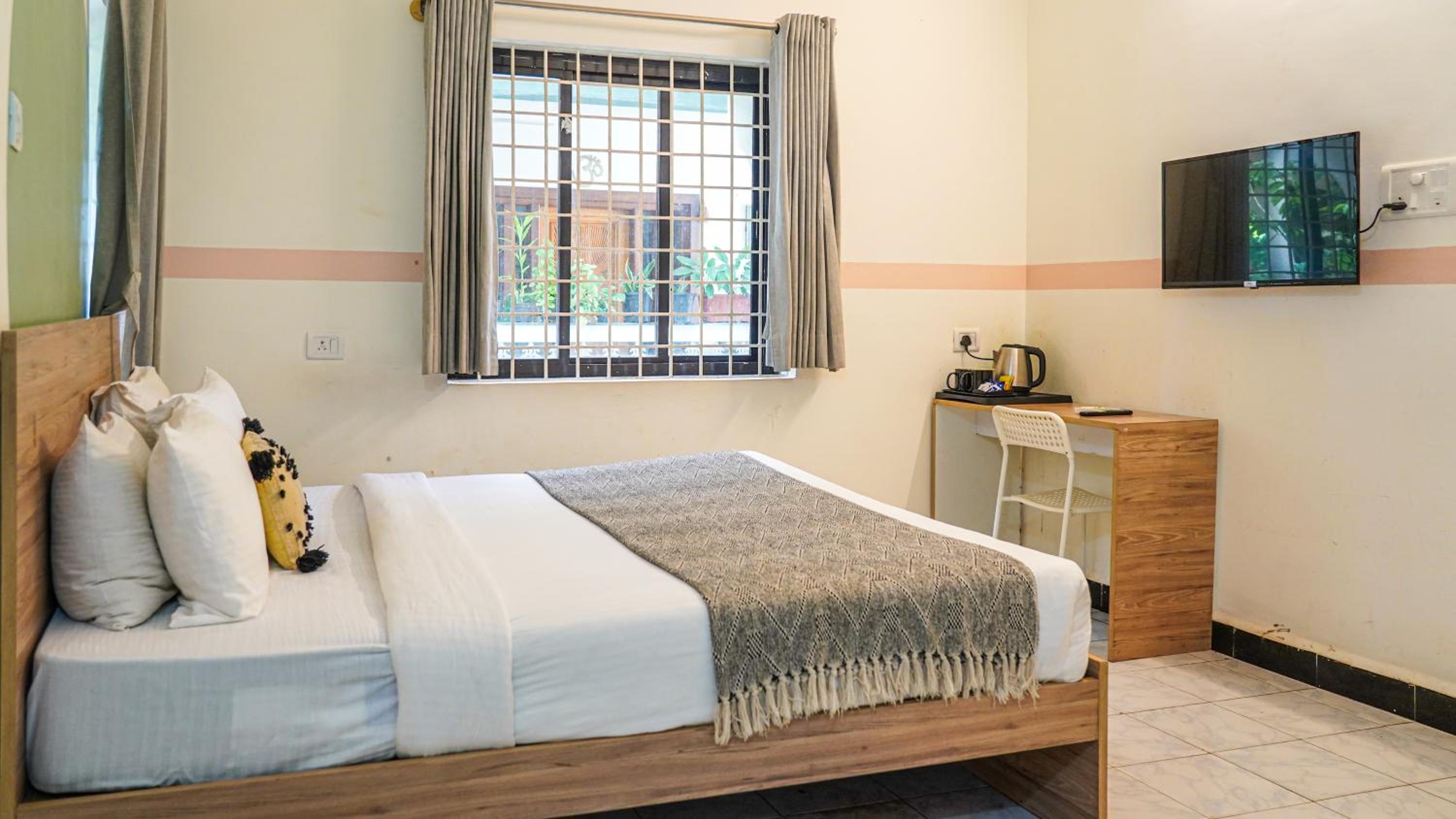 Standard Double Room - Photo 8