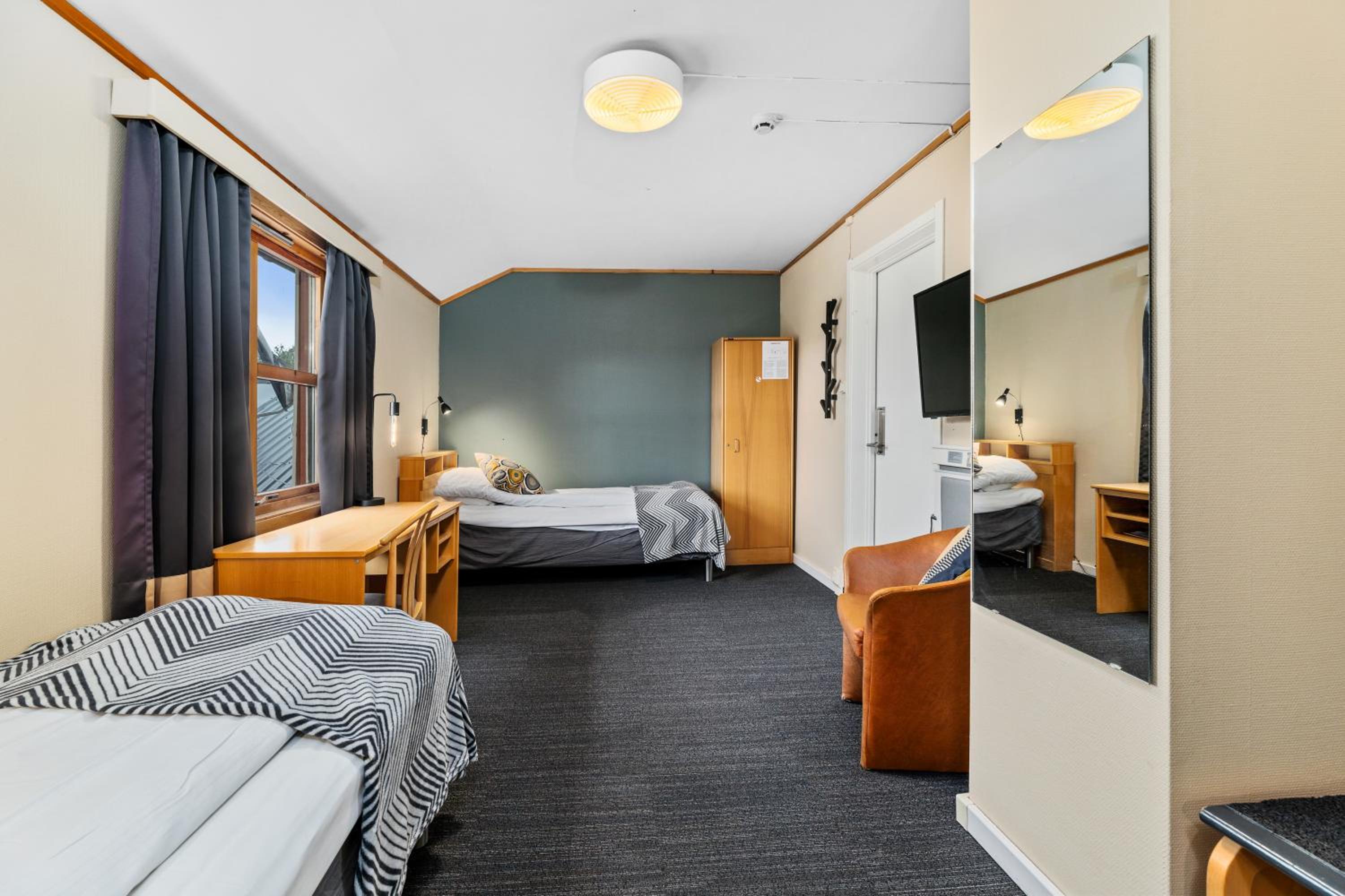 Economy Twin Room photo 1