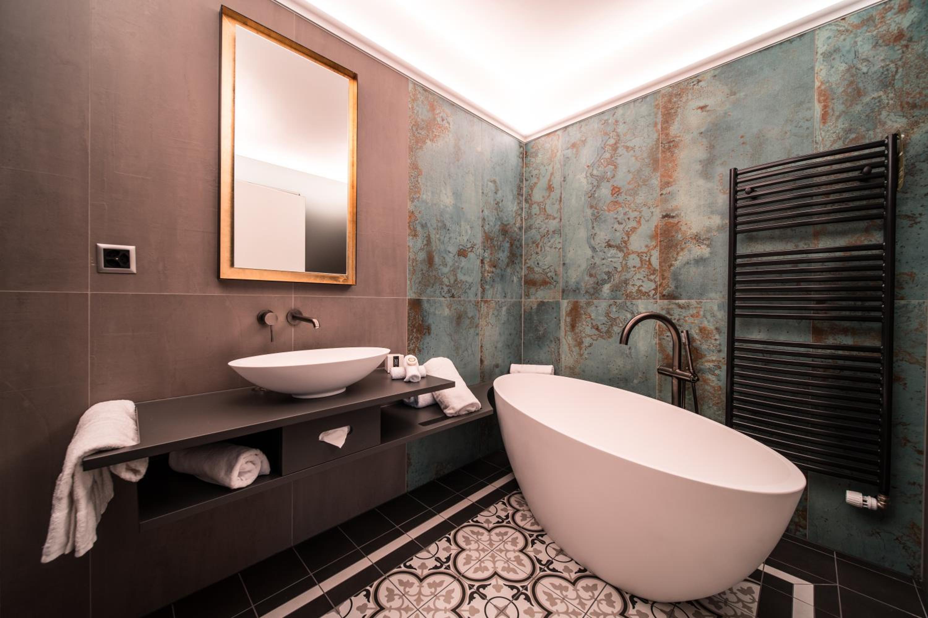 Executive Room thumbnail 5