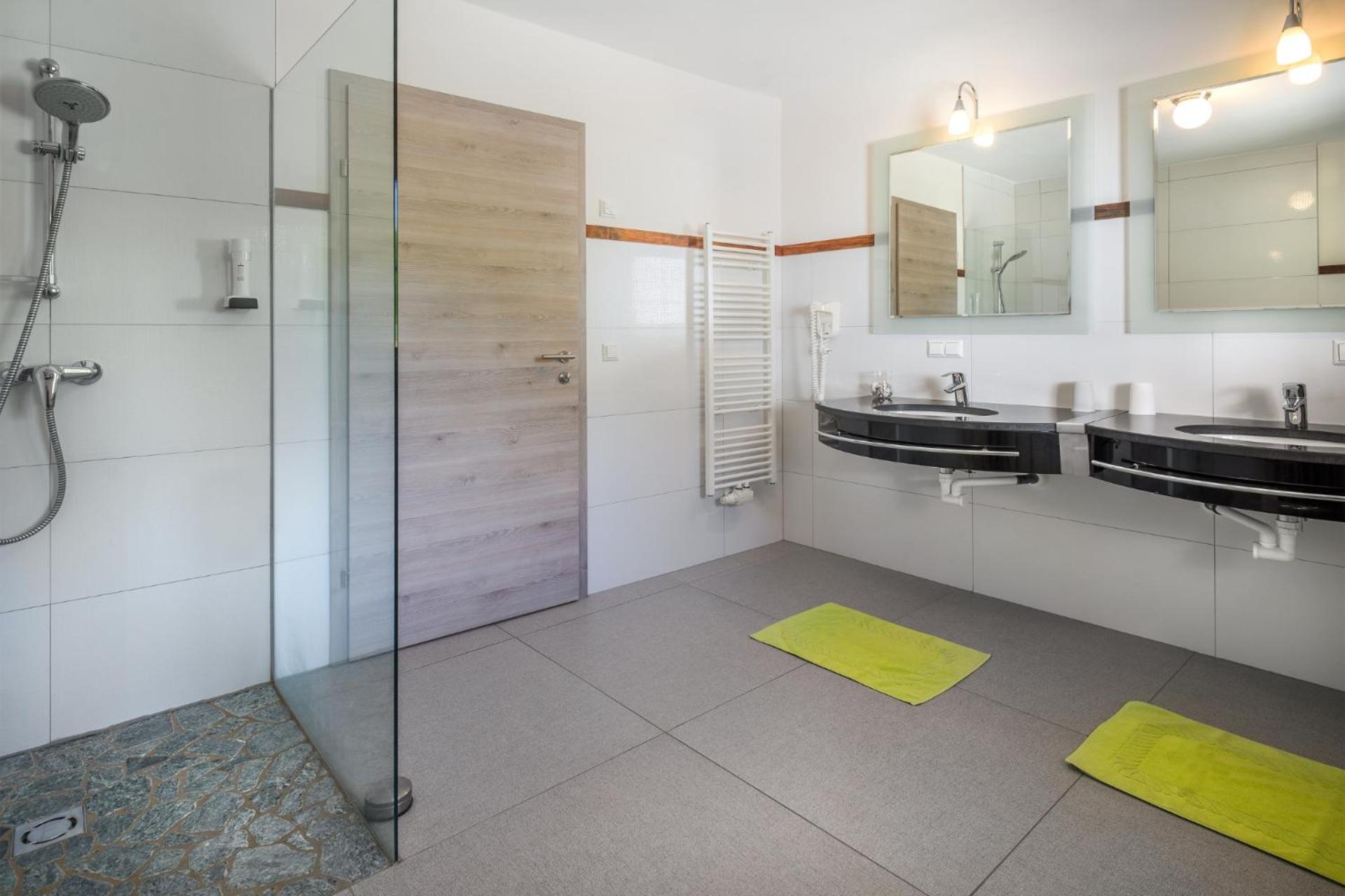 Three-Bedroom Apartment - Photo 8