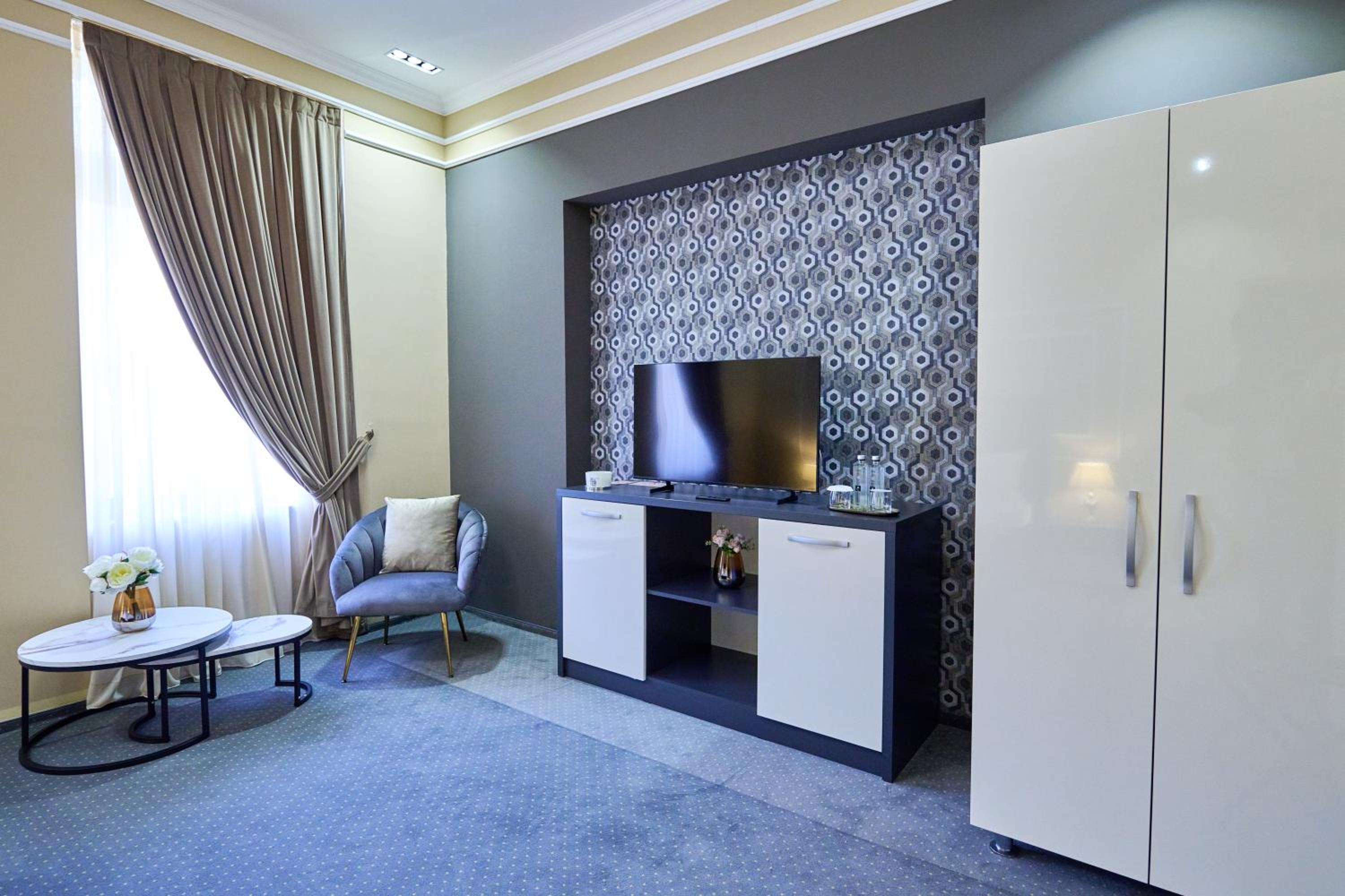 Deluxe Double Room with Shower