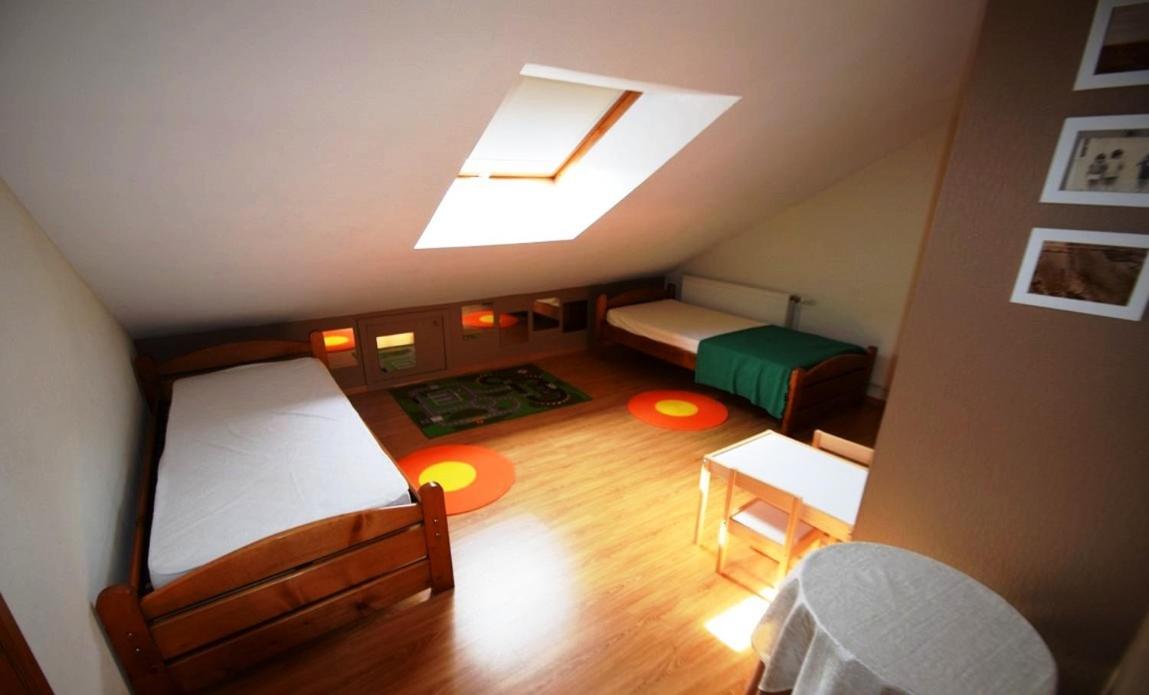 Seven-Bedroom House photo 3
