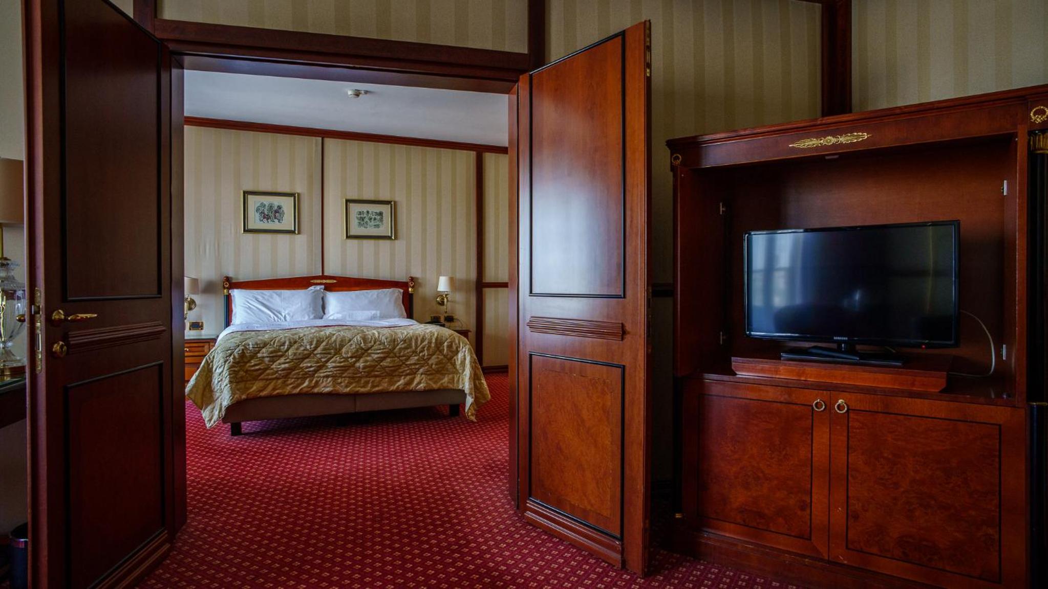 One-Bedroom Suite - Photo 1