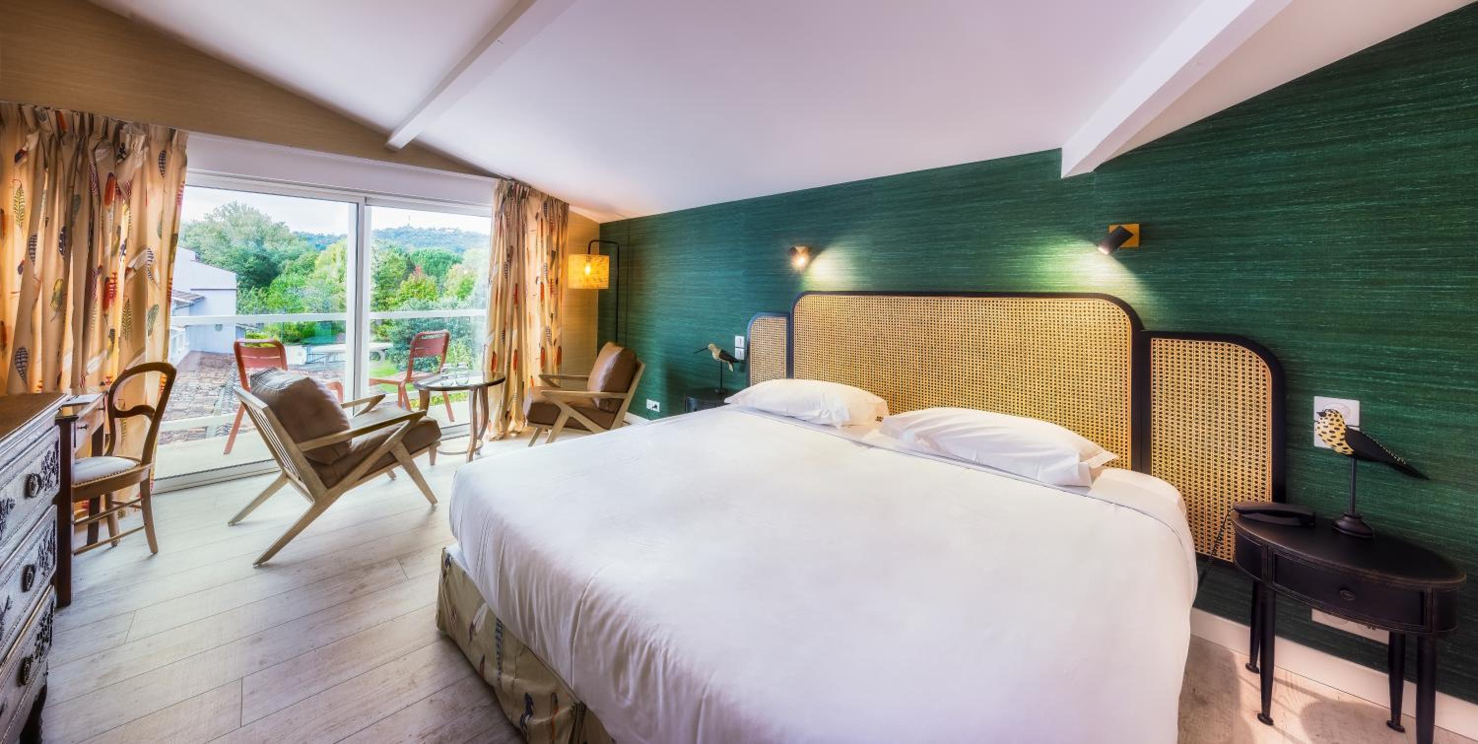 Deluxe Double Room with Balcony Garden View photo 3