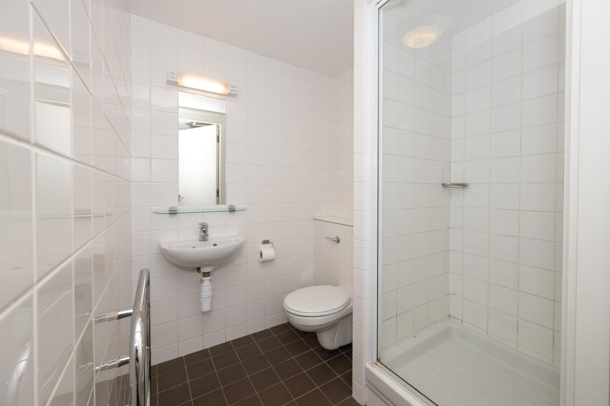 Private Double Room with Shared Kitchen