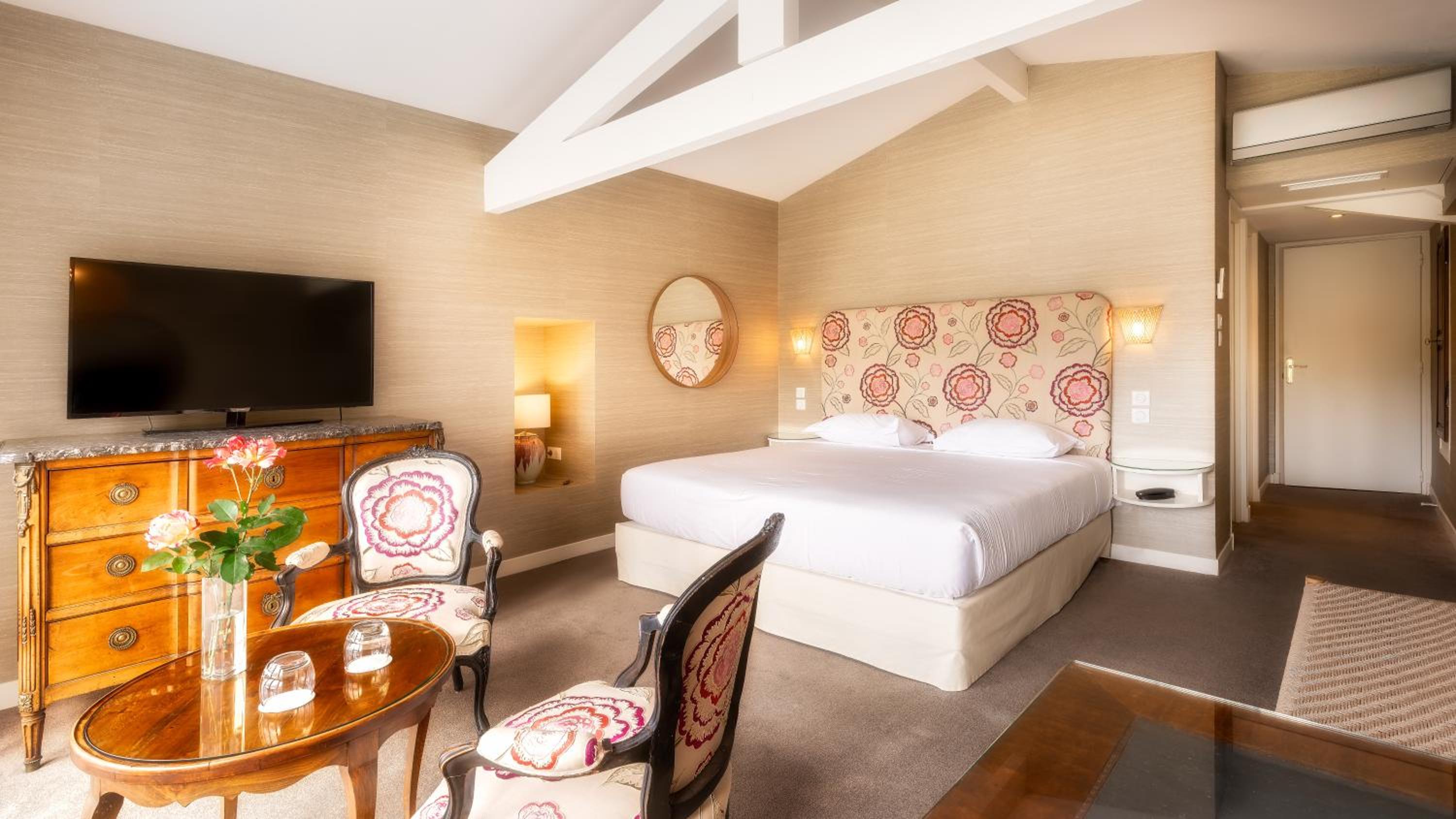 Deluxe Double Room with Balcony and River View