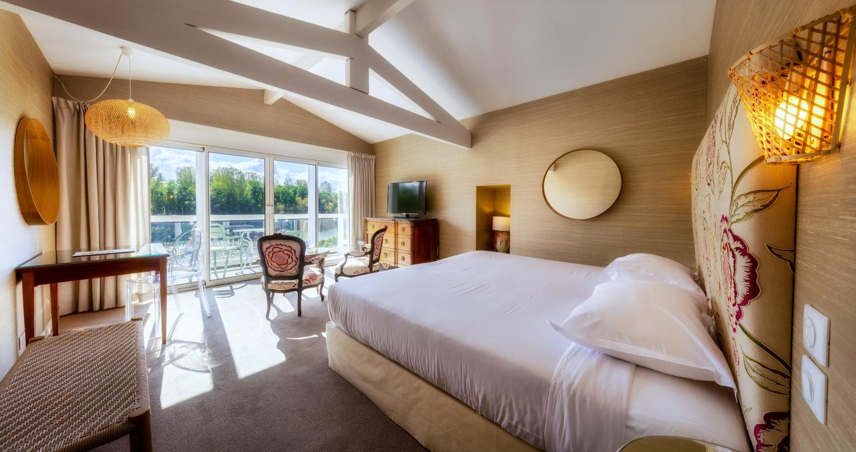 Chambre Double de Luxe avec Balcon – Vue sur Rivière photo