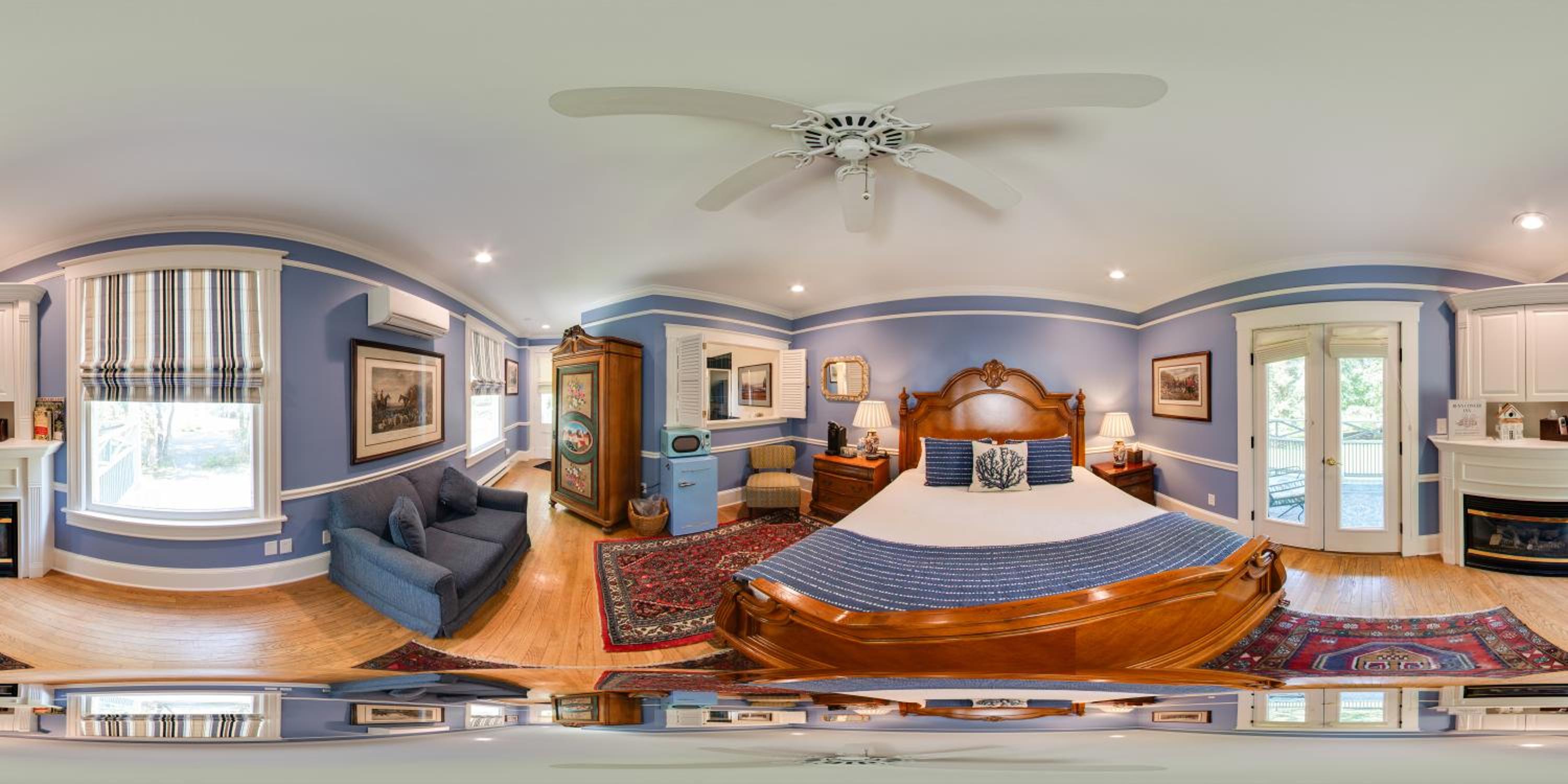King Suite with Balcony - Photo 3
