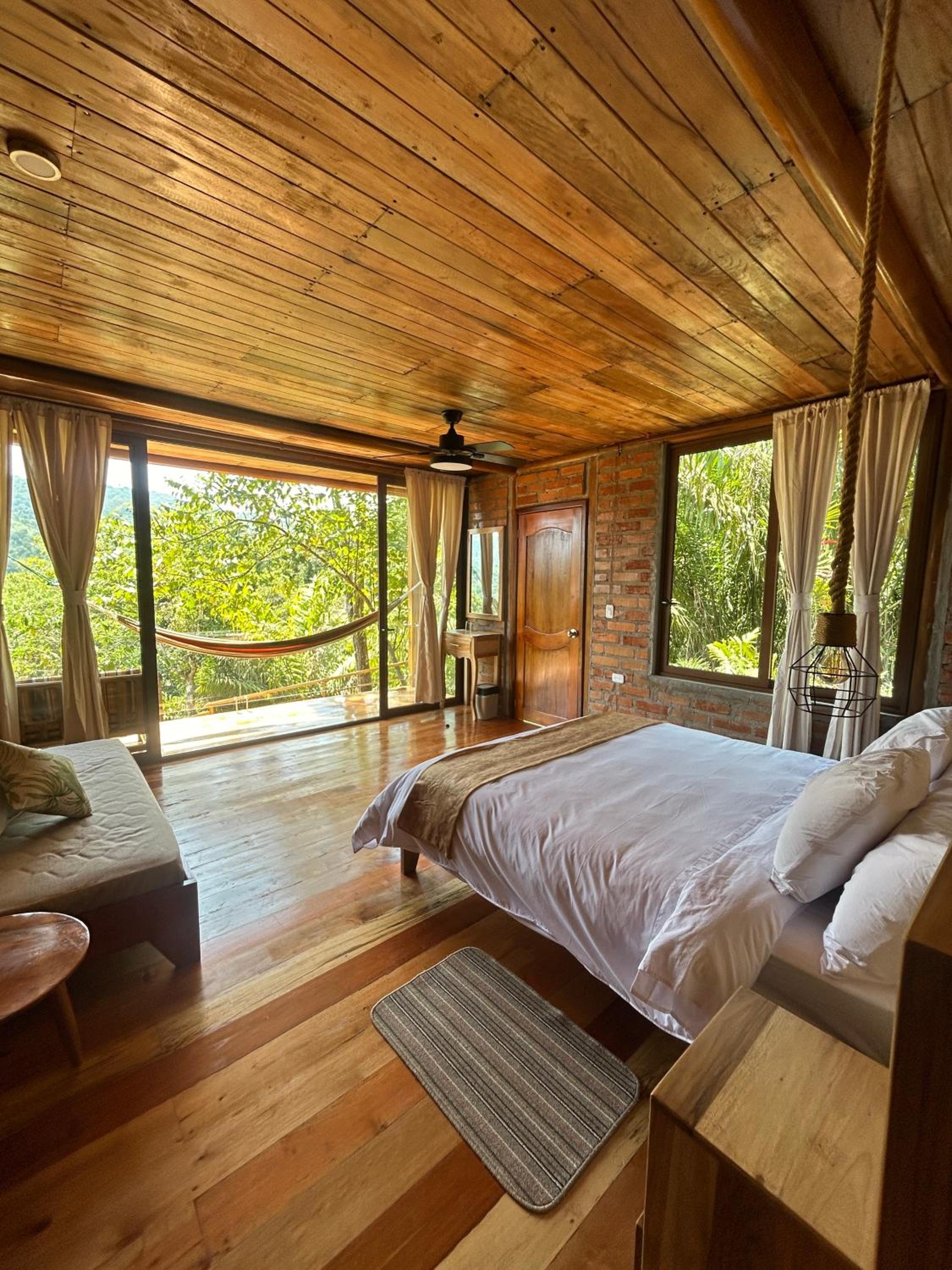Large Double or Twin Room photo 1