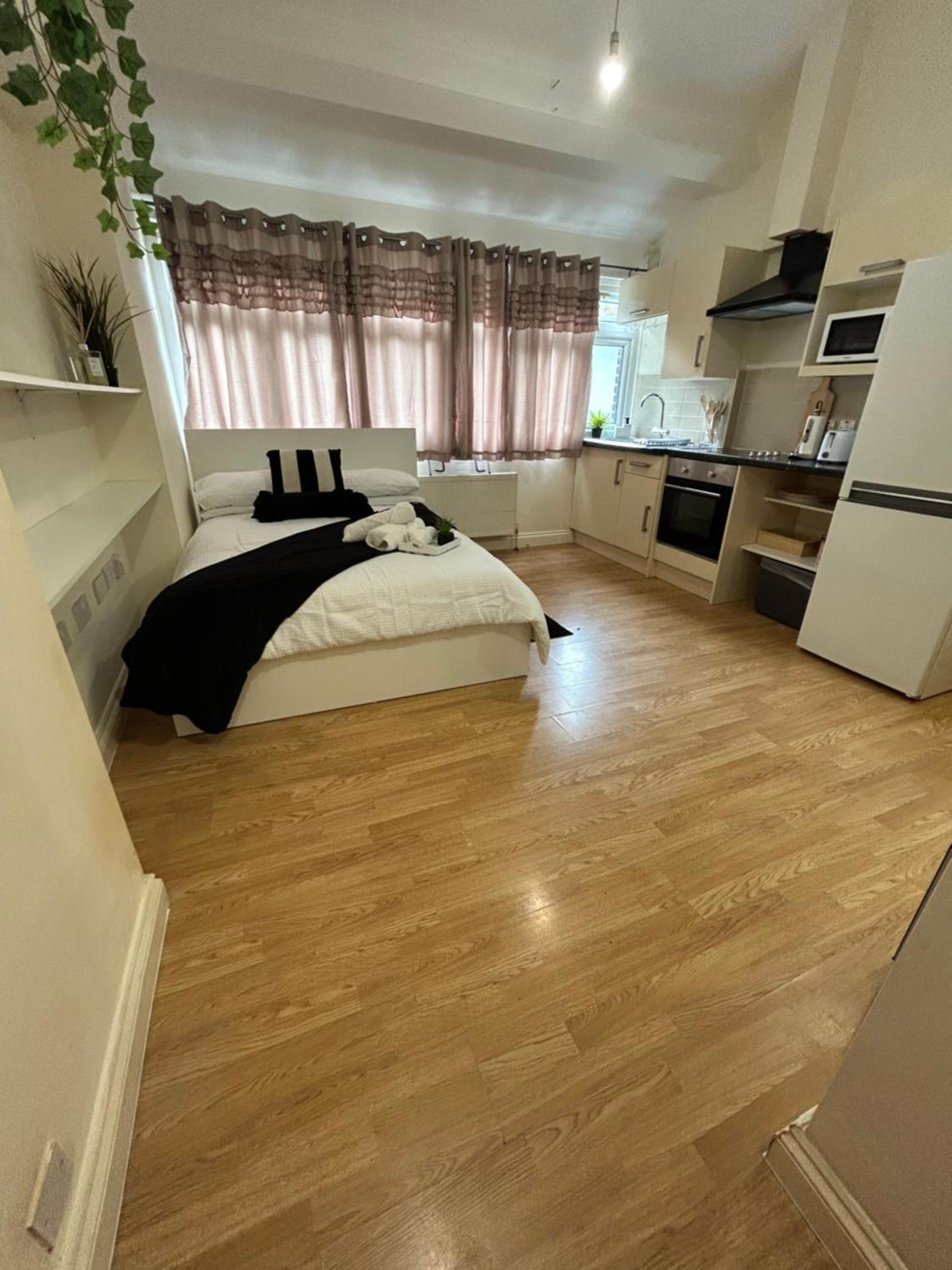 One-Bedroom Apartment photo 2