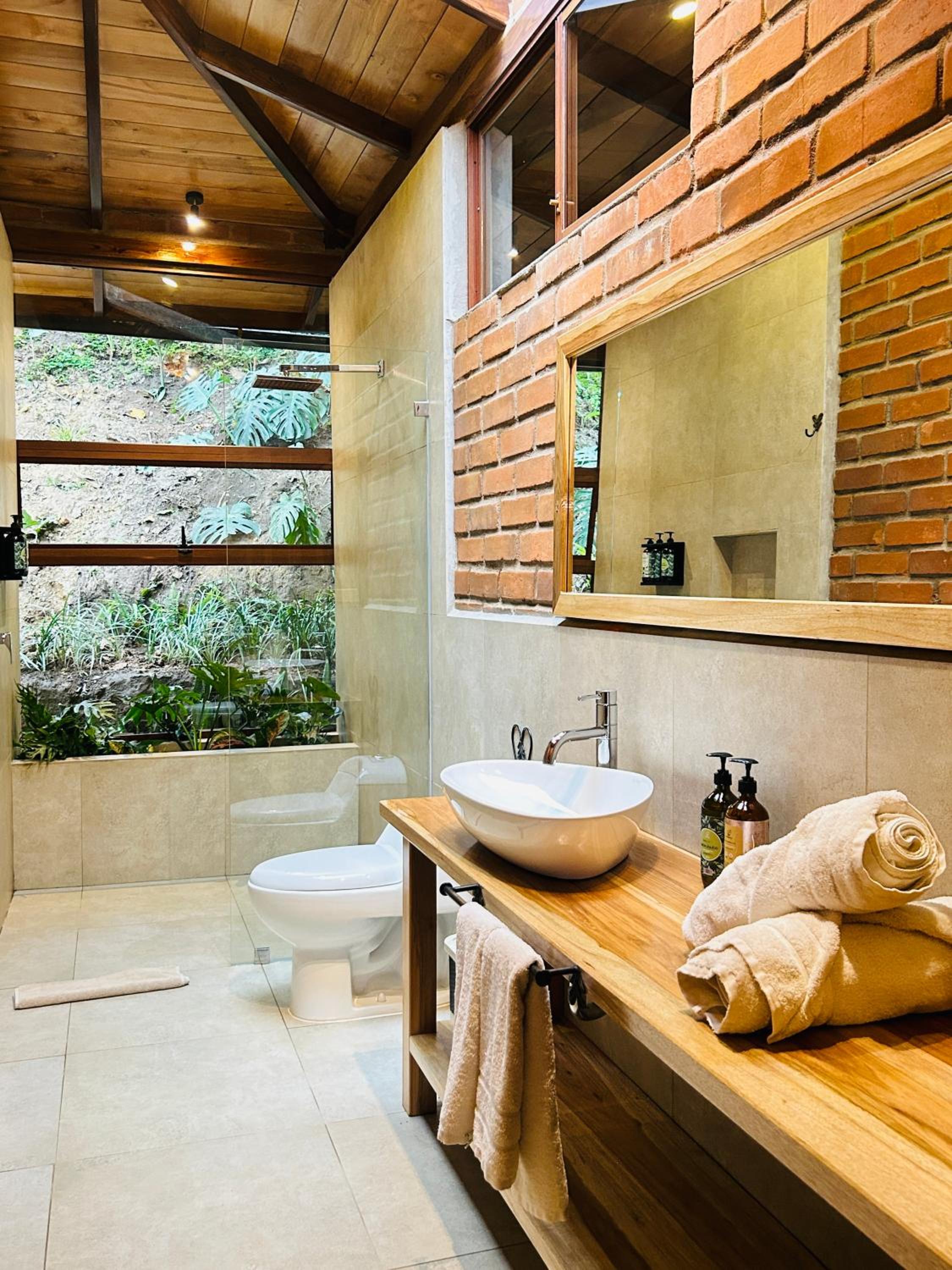 King Suite with Spa Bath photo 3