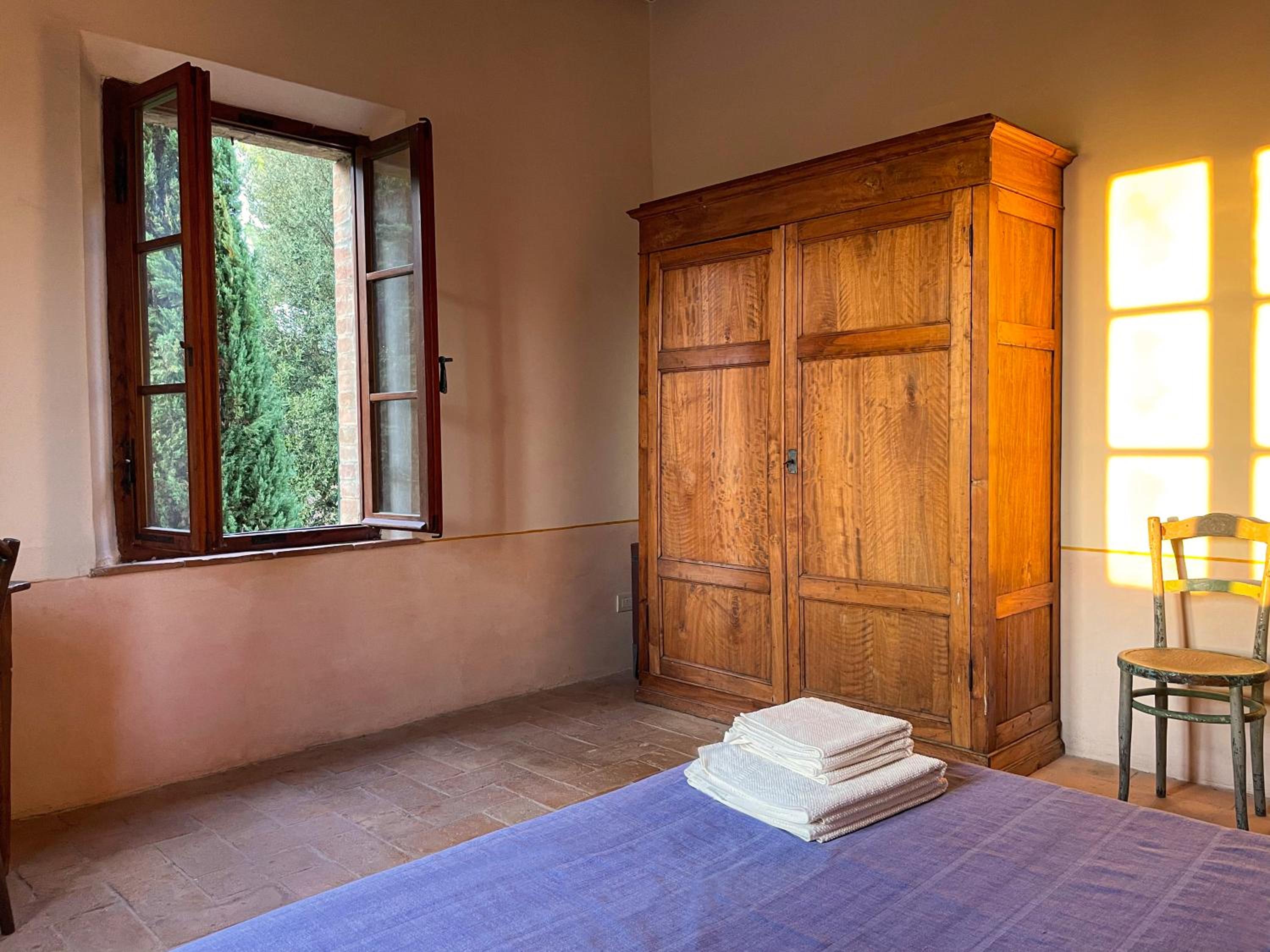 Five-Bedroom House photo 2