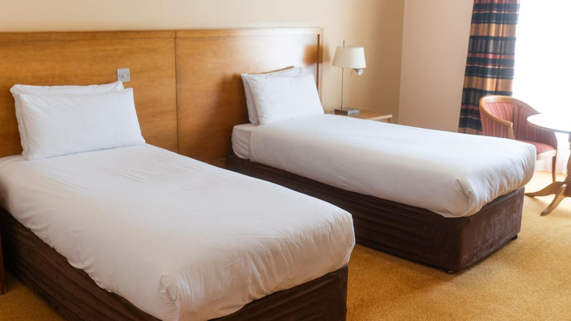 Twin Room - Photo 3