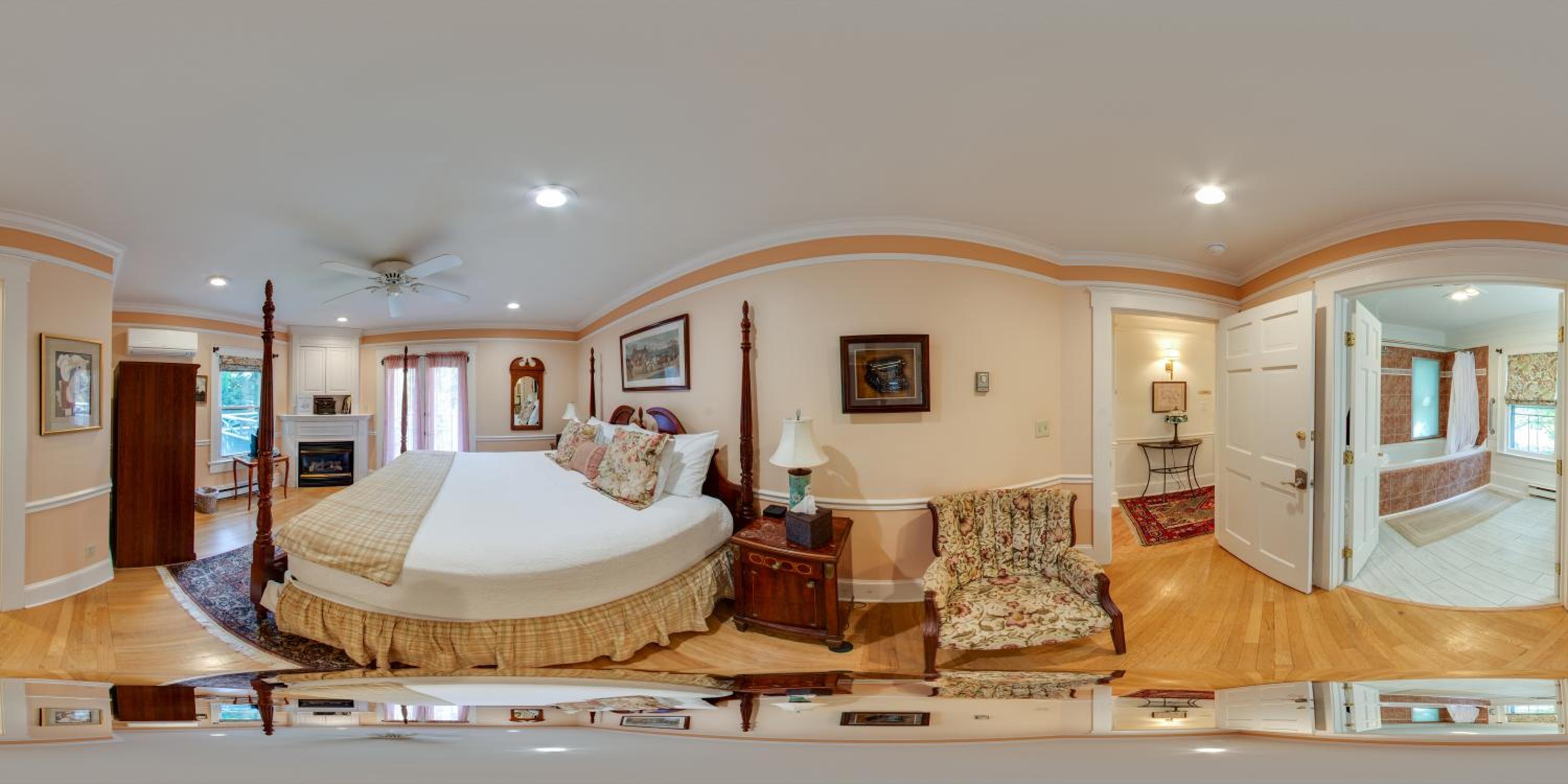 King Room with Balcony - Photo 5