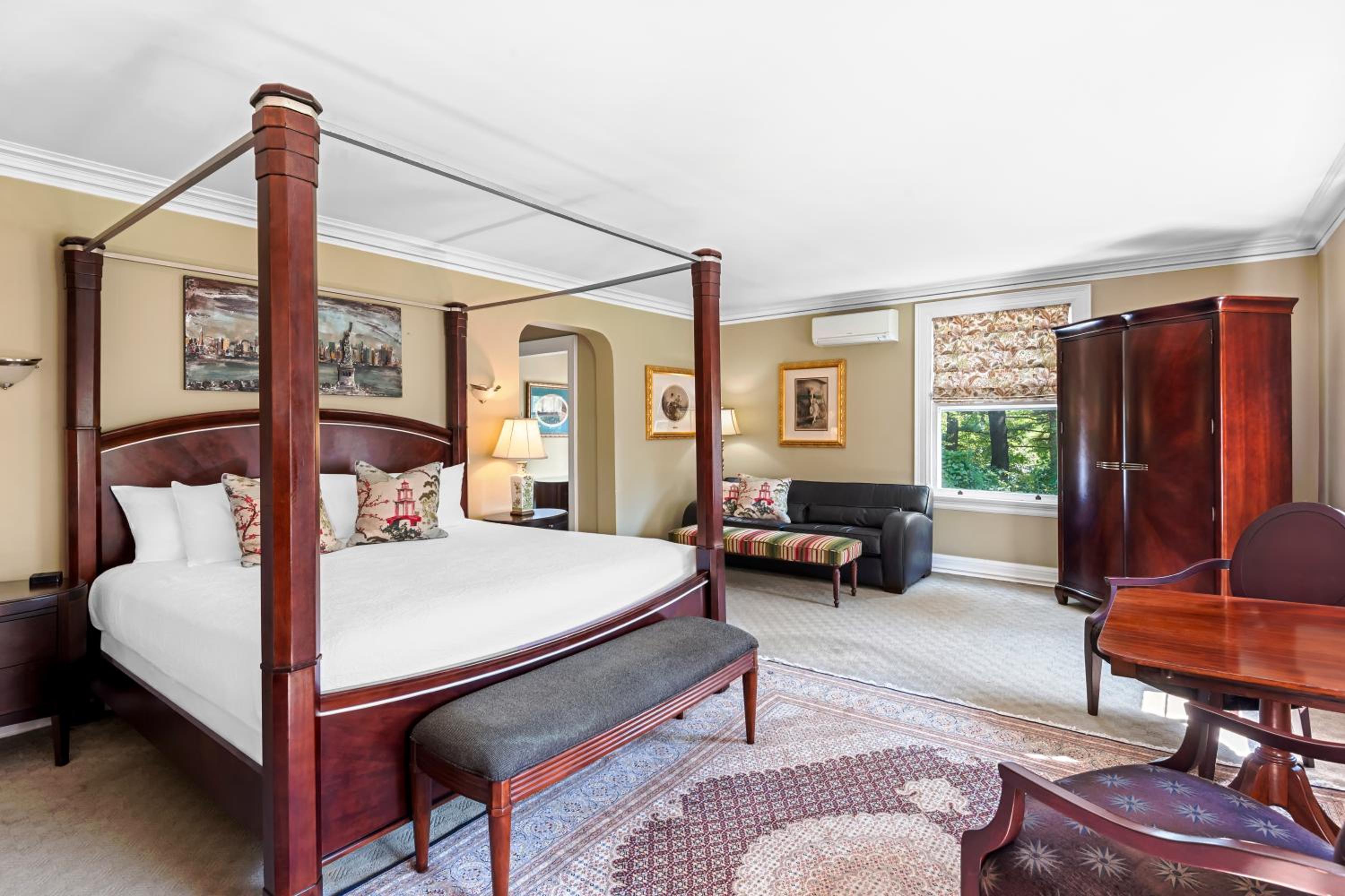 Deluxe Suite - Photo 1