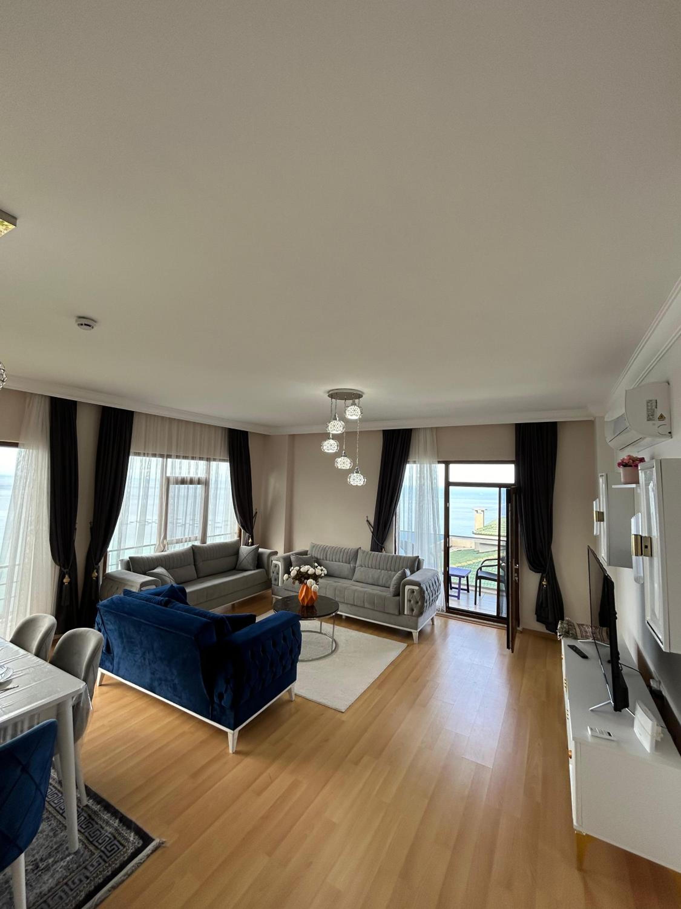 Apartment With Sea View photo 2