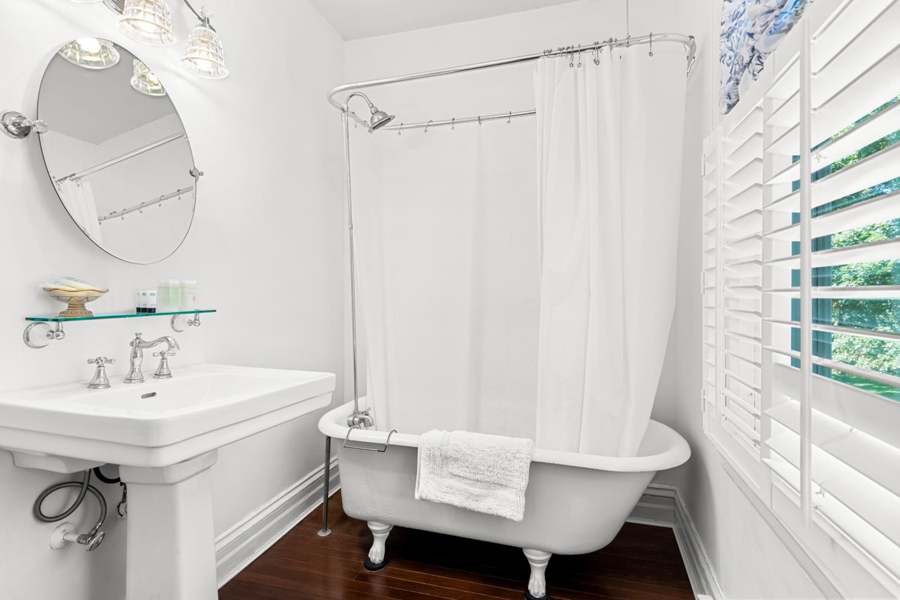 Deluxe Junior Suite - Photo 8