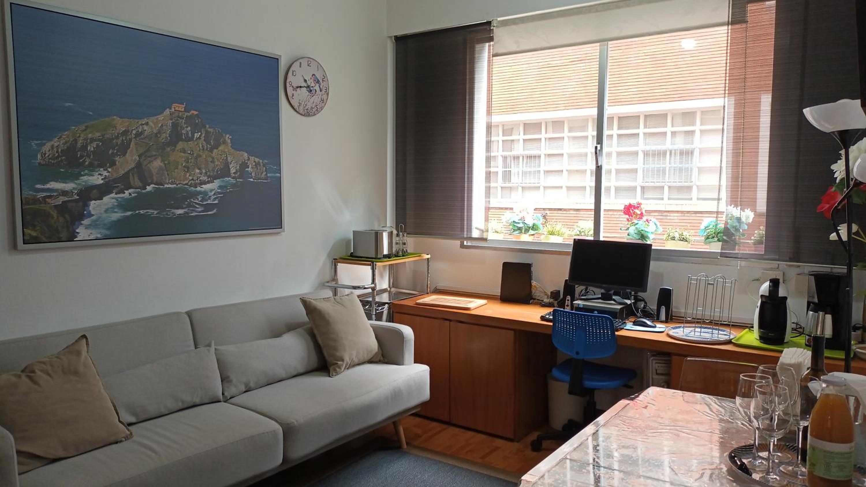 Three-Bedroom Apartment - Photo 3