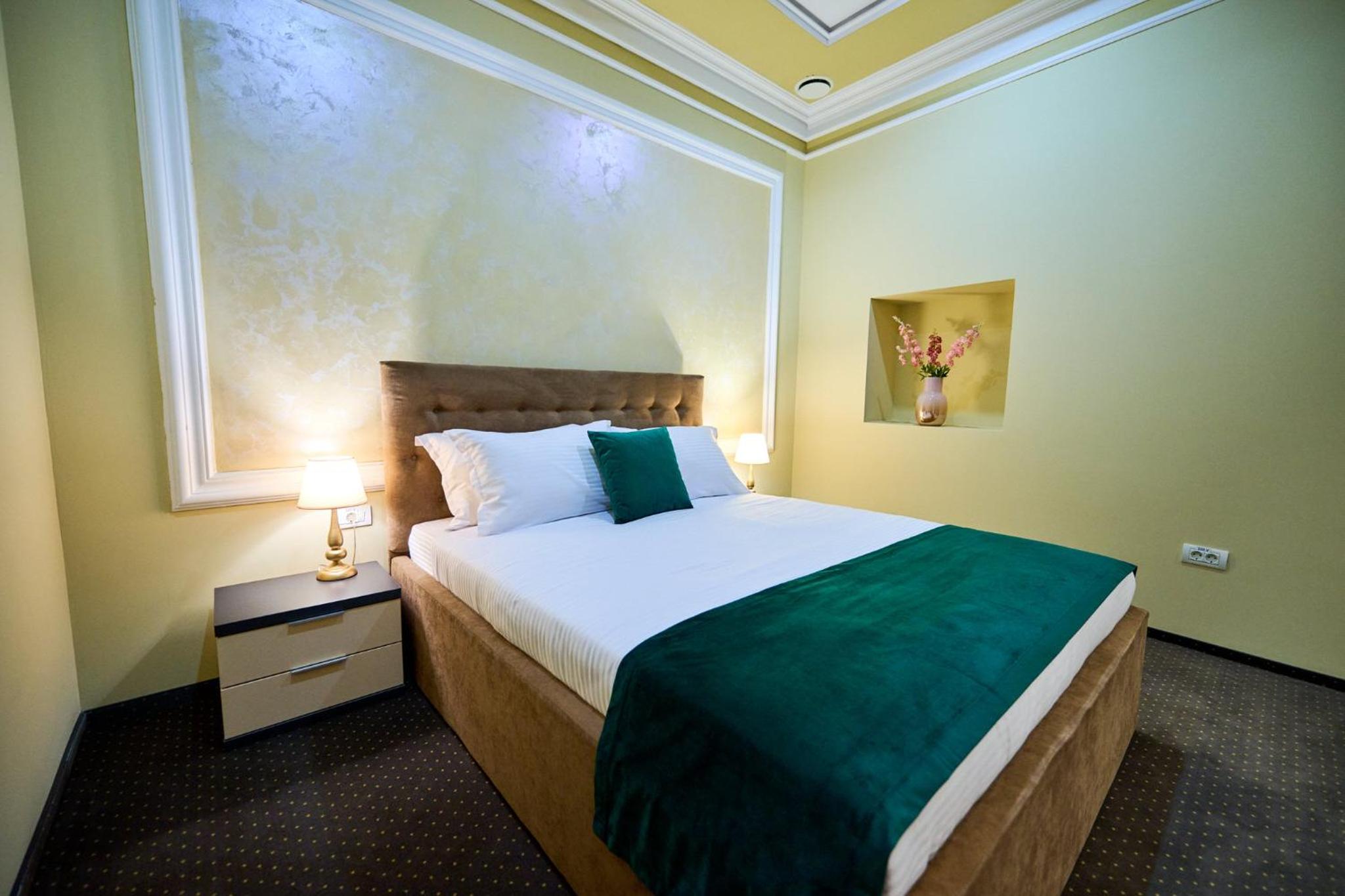 Suite with Hot Tub