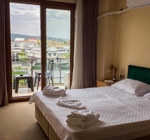 Double Room with Balcony - Photo 9