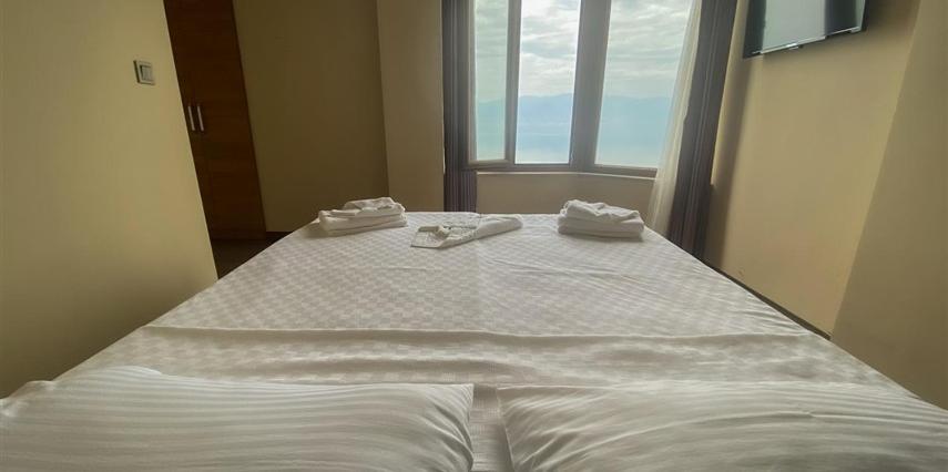 Double Room with Balcony - Photo 4