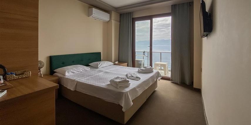 Double Room with Balcony - Photo 2