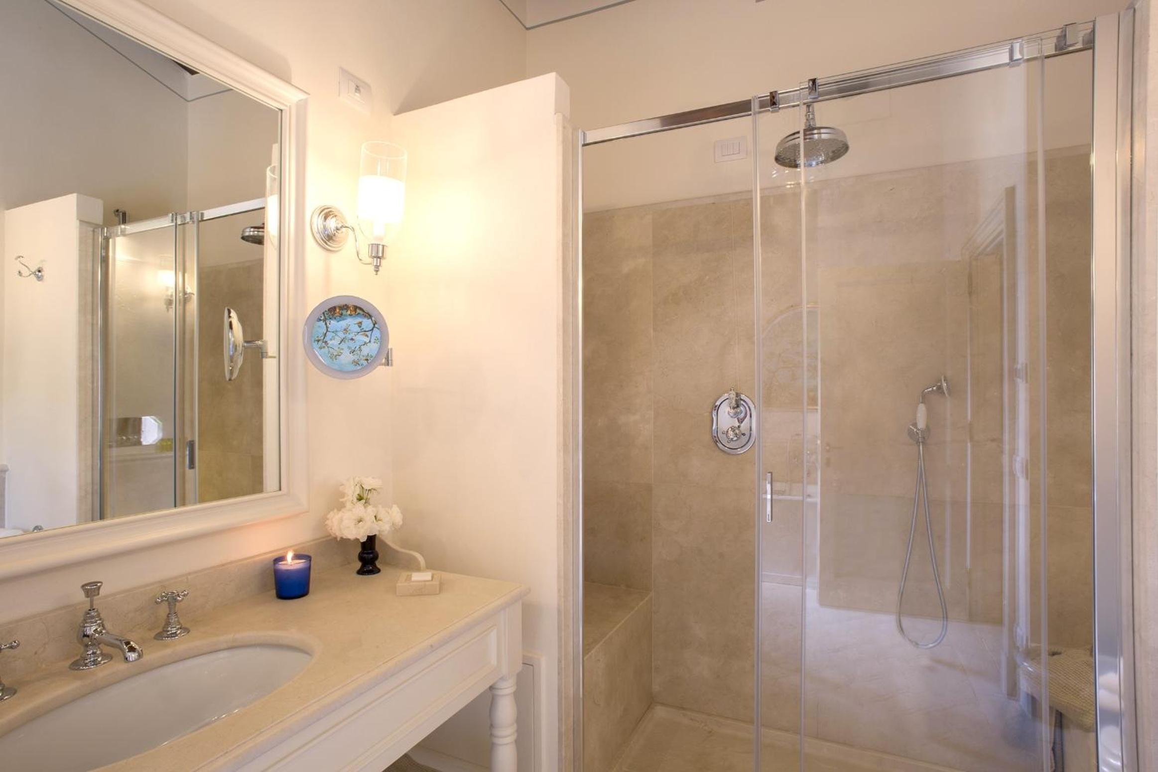 Deluxe Double Room - Photo 10