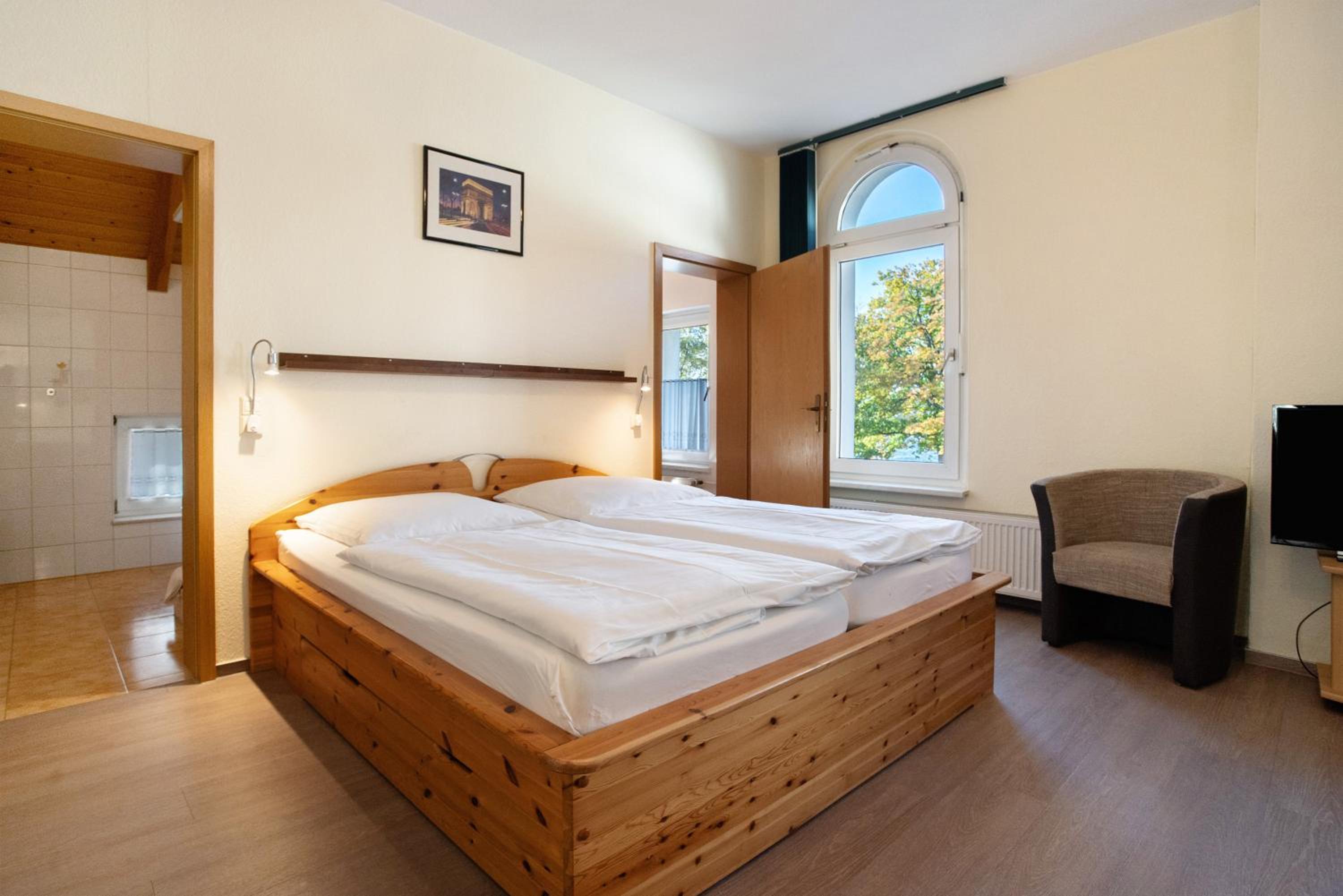 One-Bedroom Apartment with Lake View
