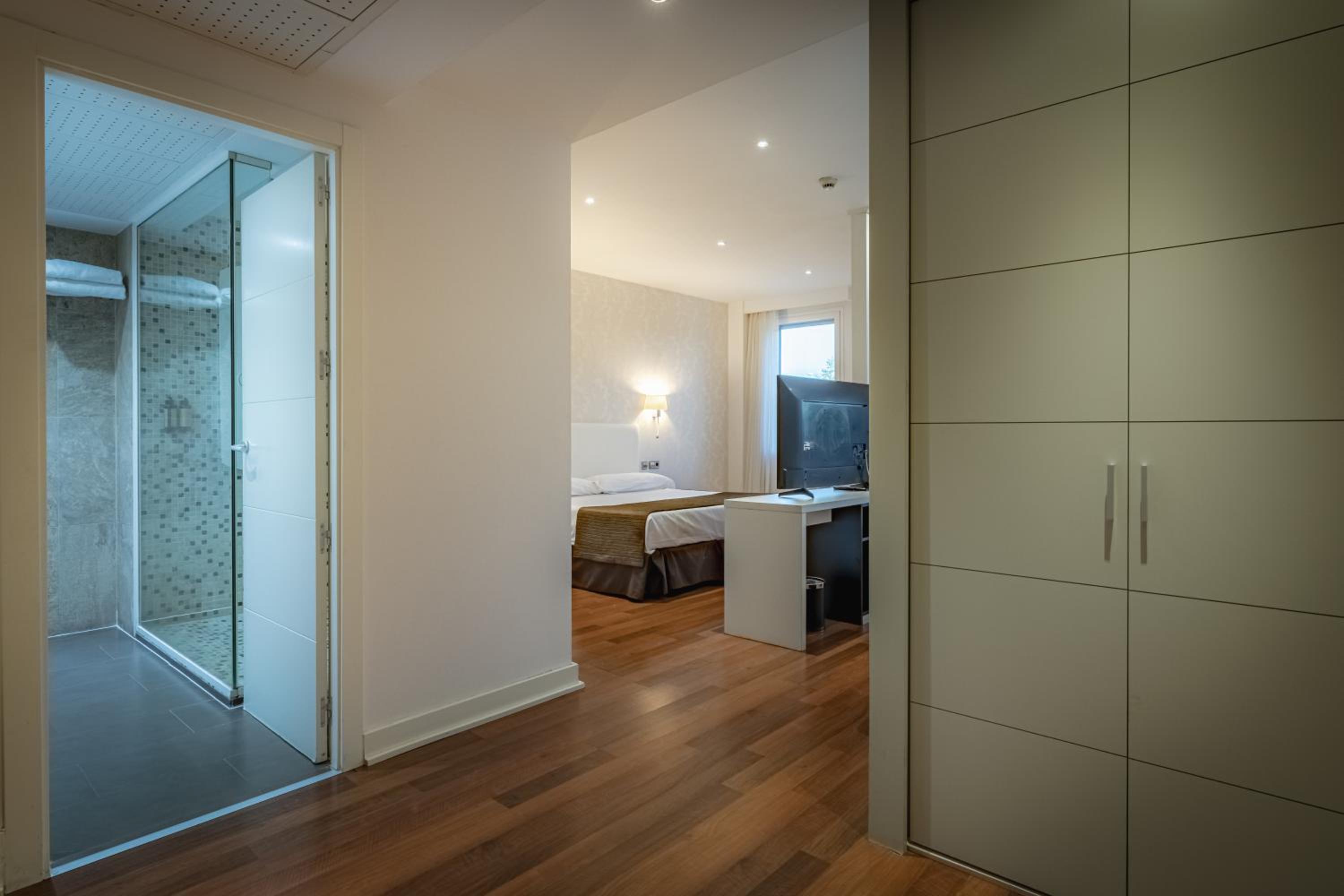 Family Room - Photo 2