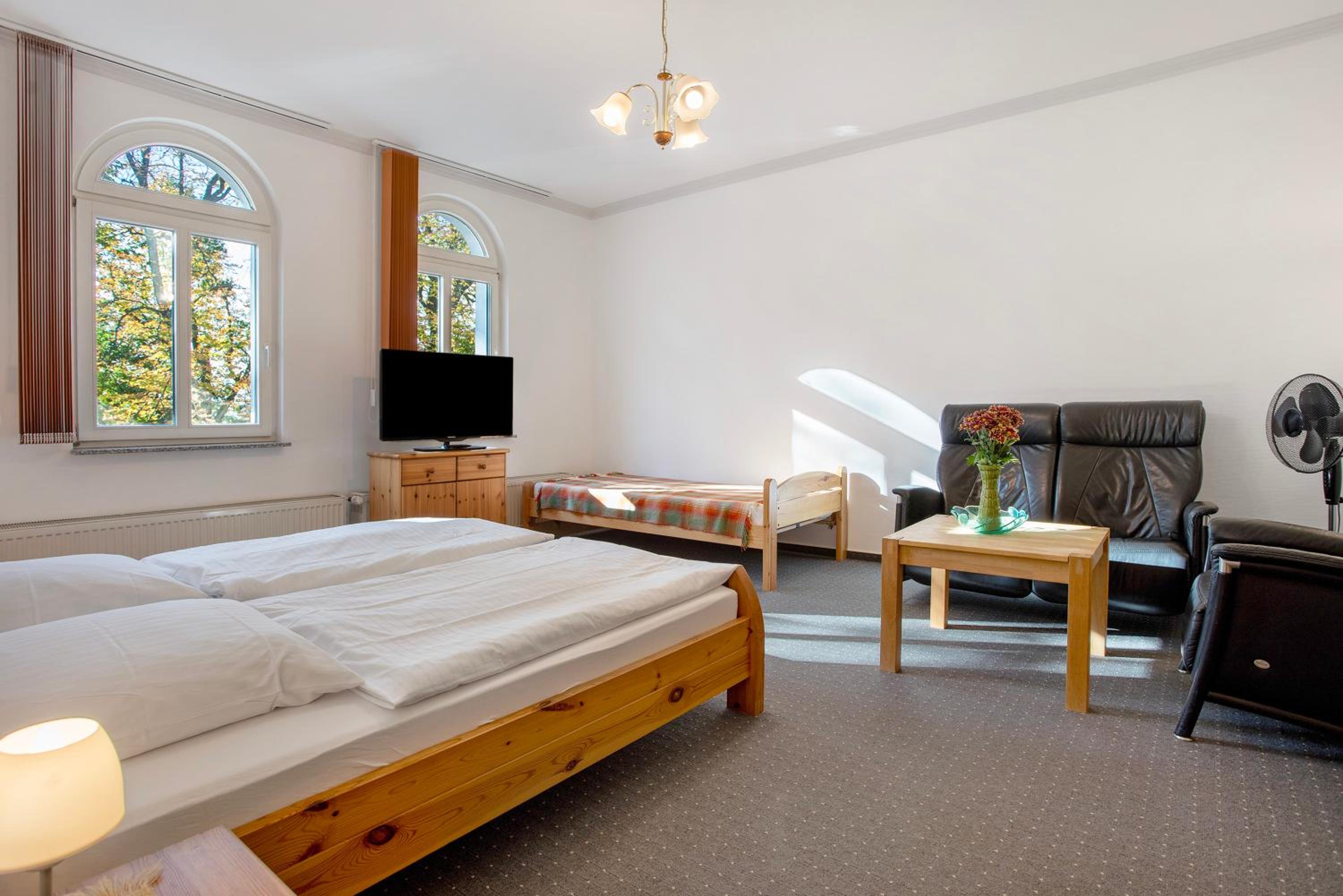 One-Bedroom Apartment with Lake View