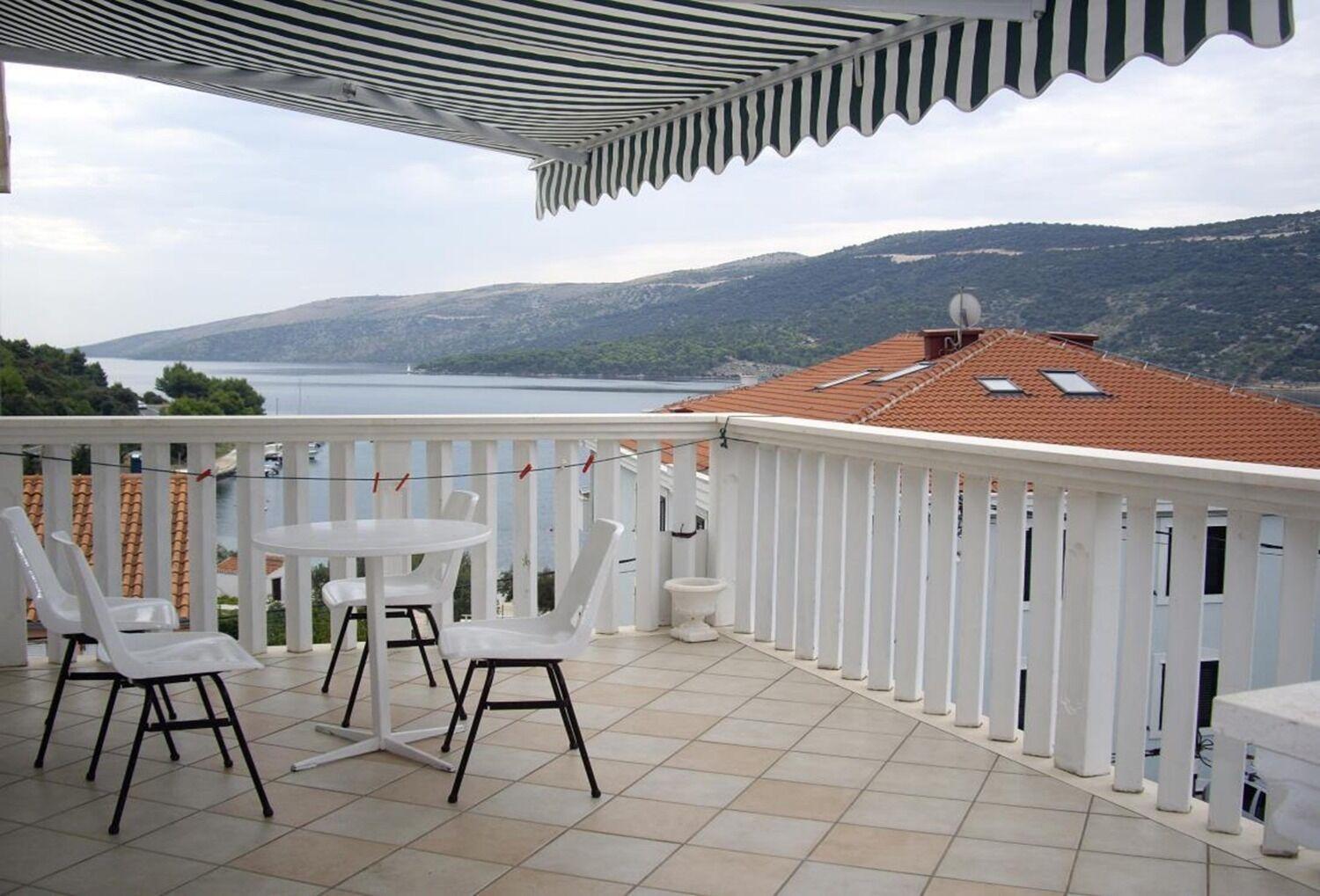 One-Bedroom Apartment with Sea View photo 2