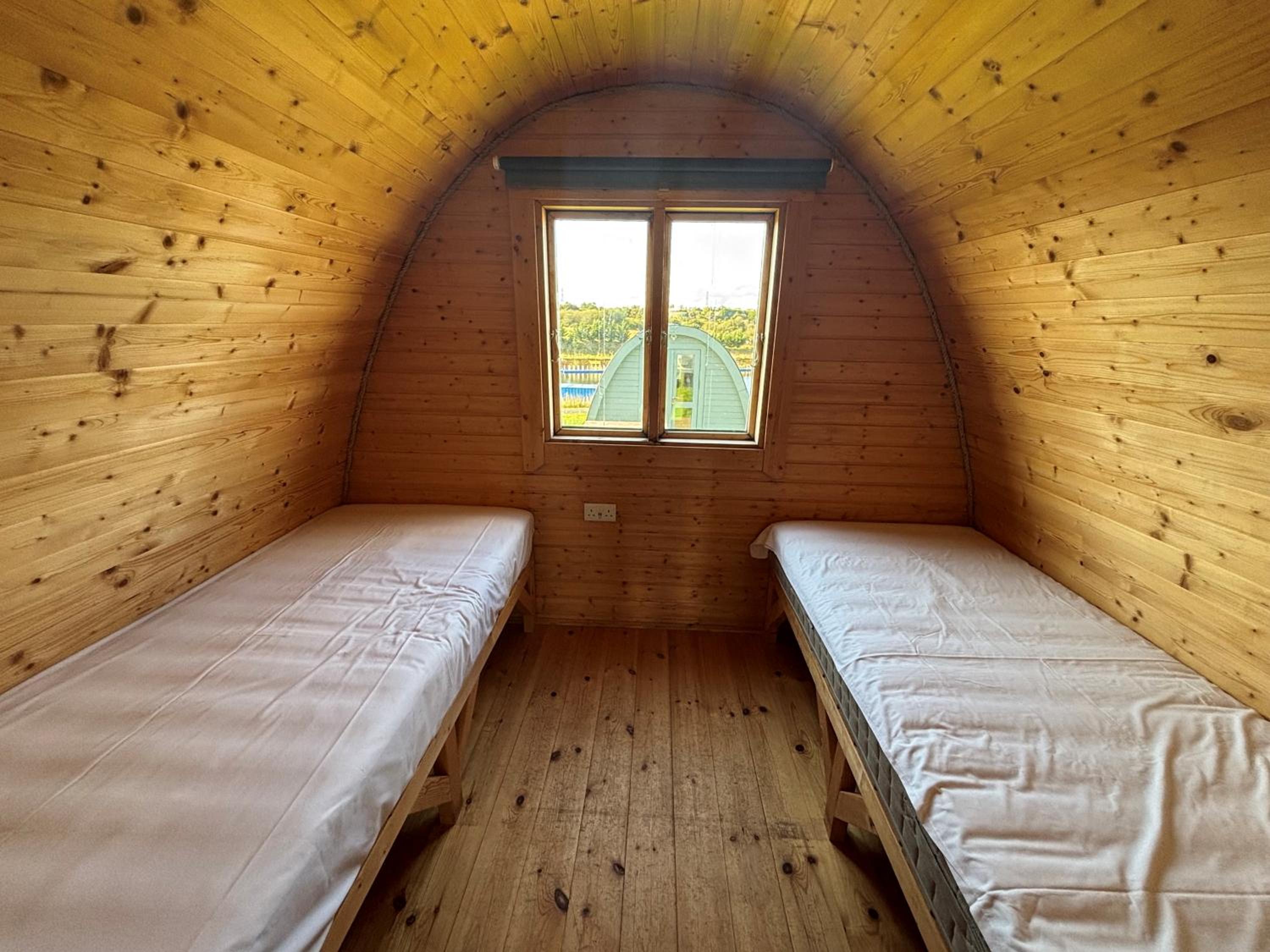 Economy Quadruple Room With Shared Bathroom photo 1
