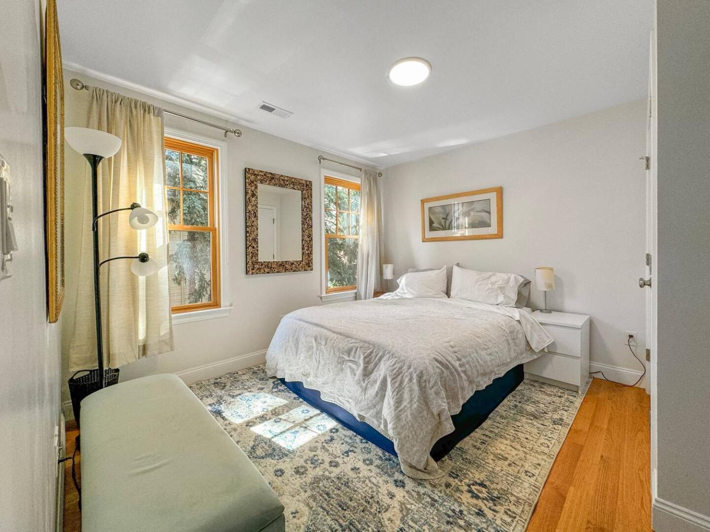 Queen Room with Shared Bathroom photo 1