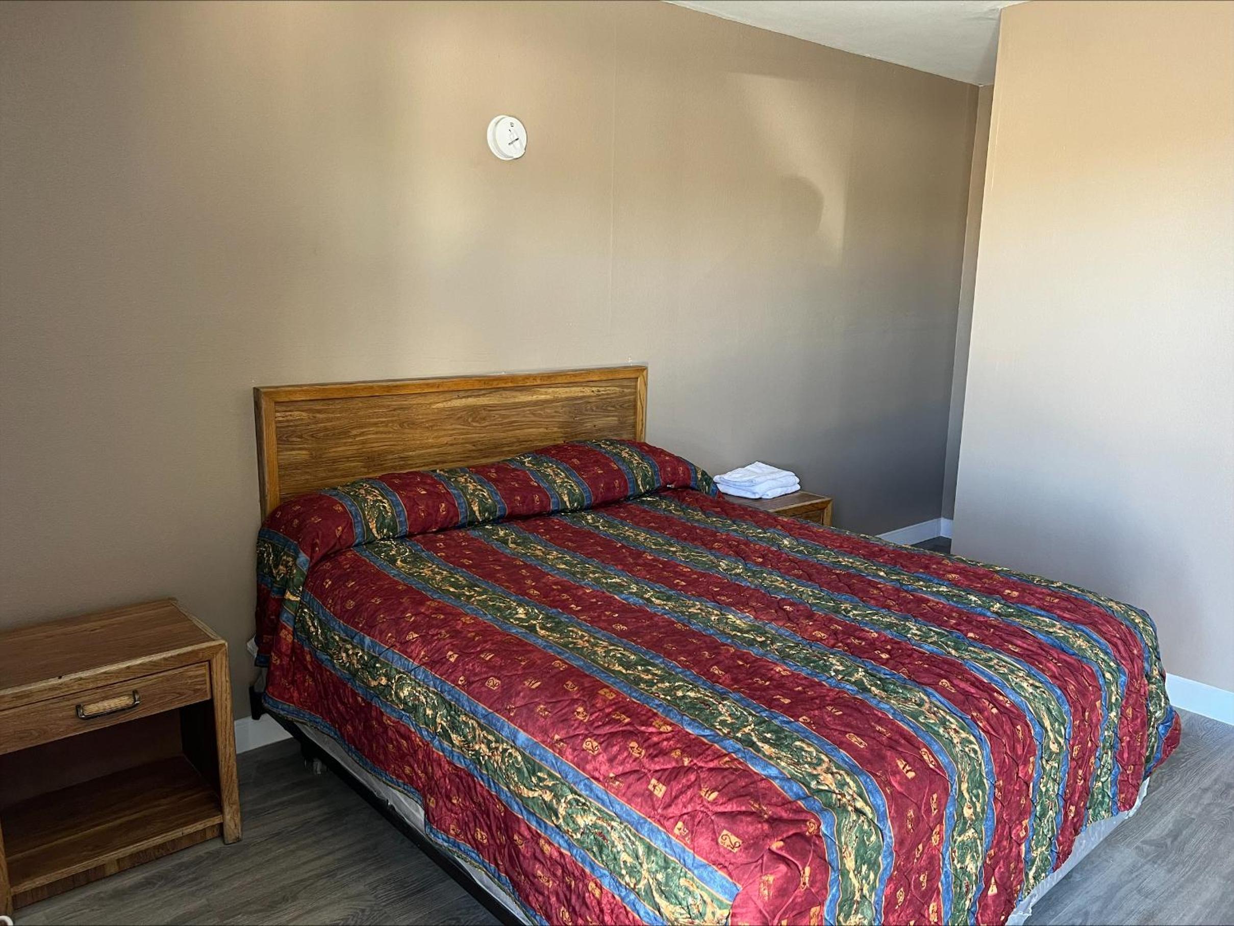 Queen Room - Photo 6