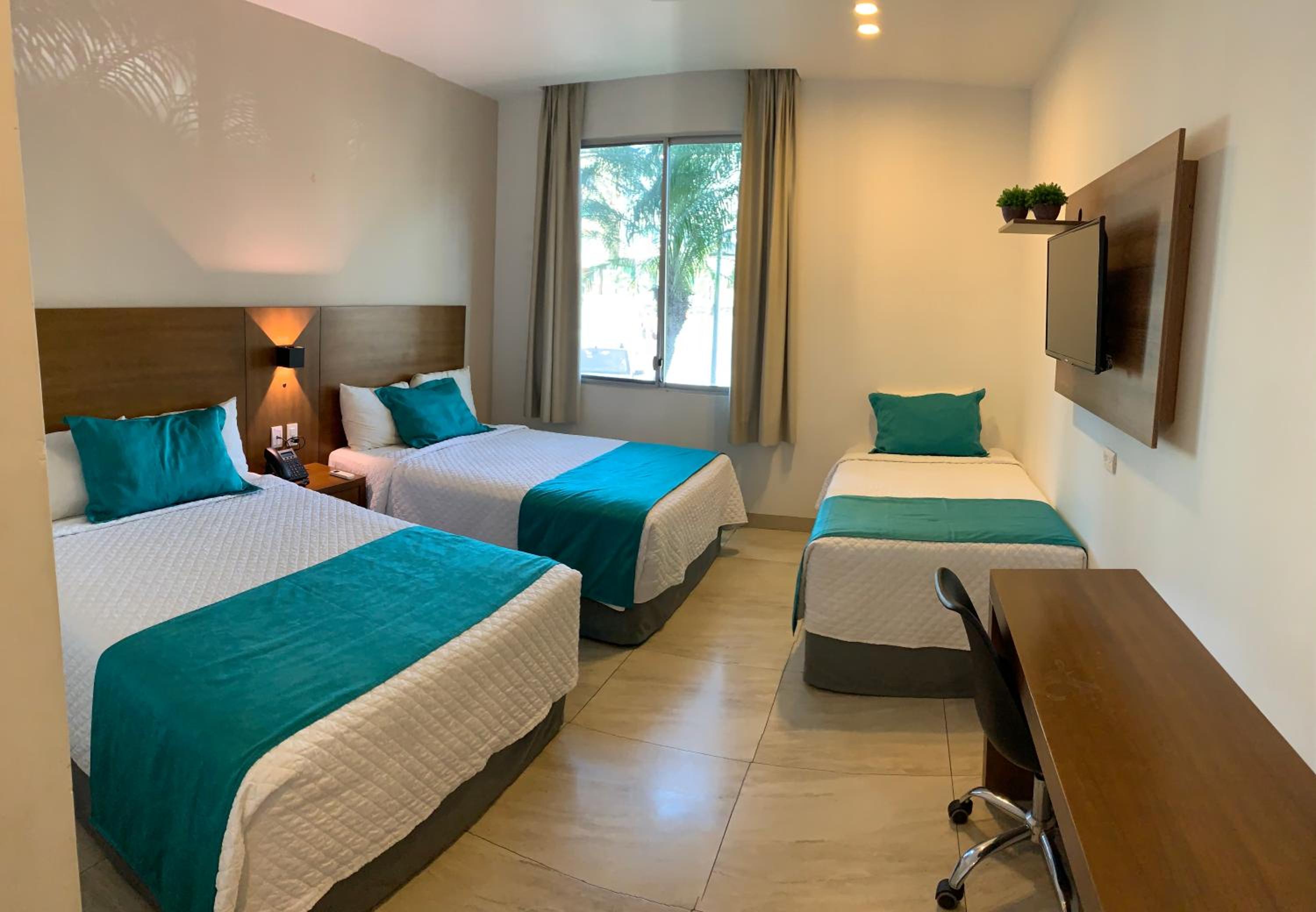 Basic Triple Room photo 3