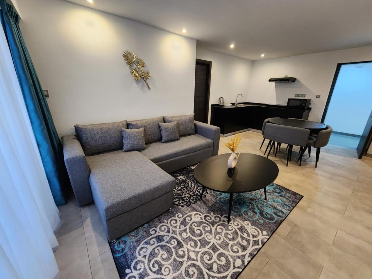 Two-Bedroom Apartment with Balcony and Sea View photo 2