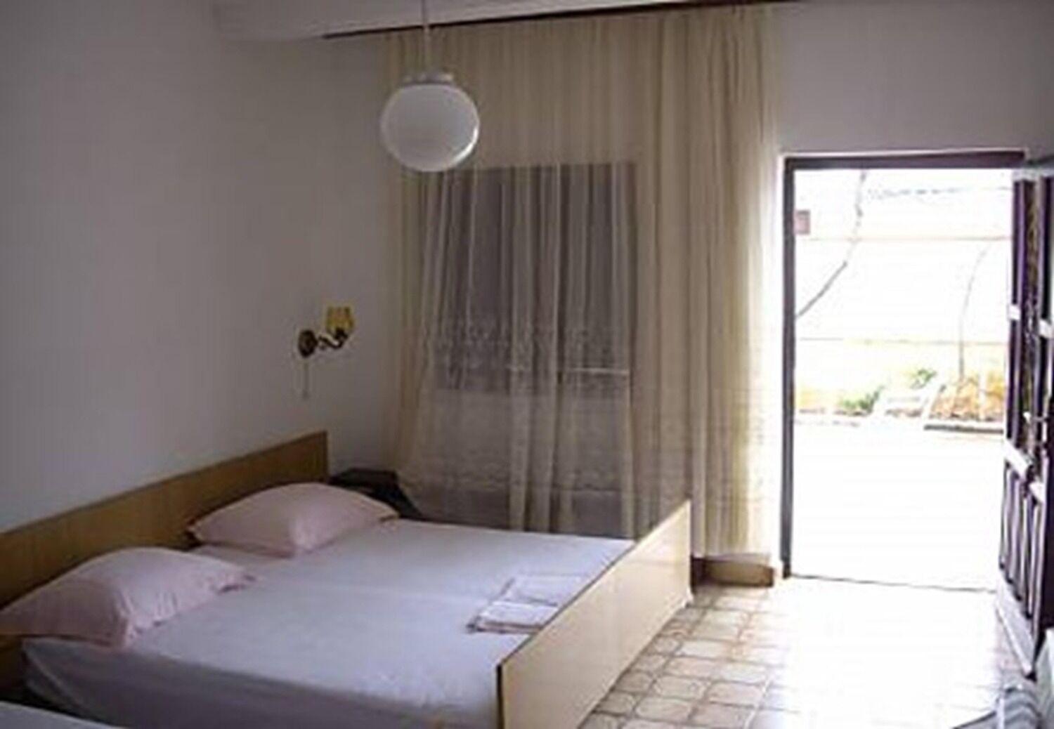 Studio Standard photo 1