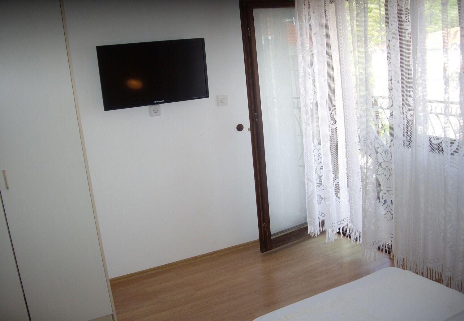 One-Bedroom Apartment with Terrace photo 1